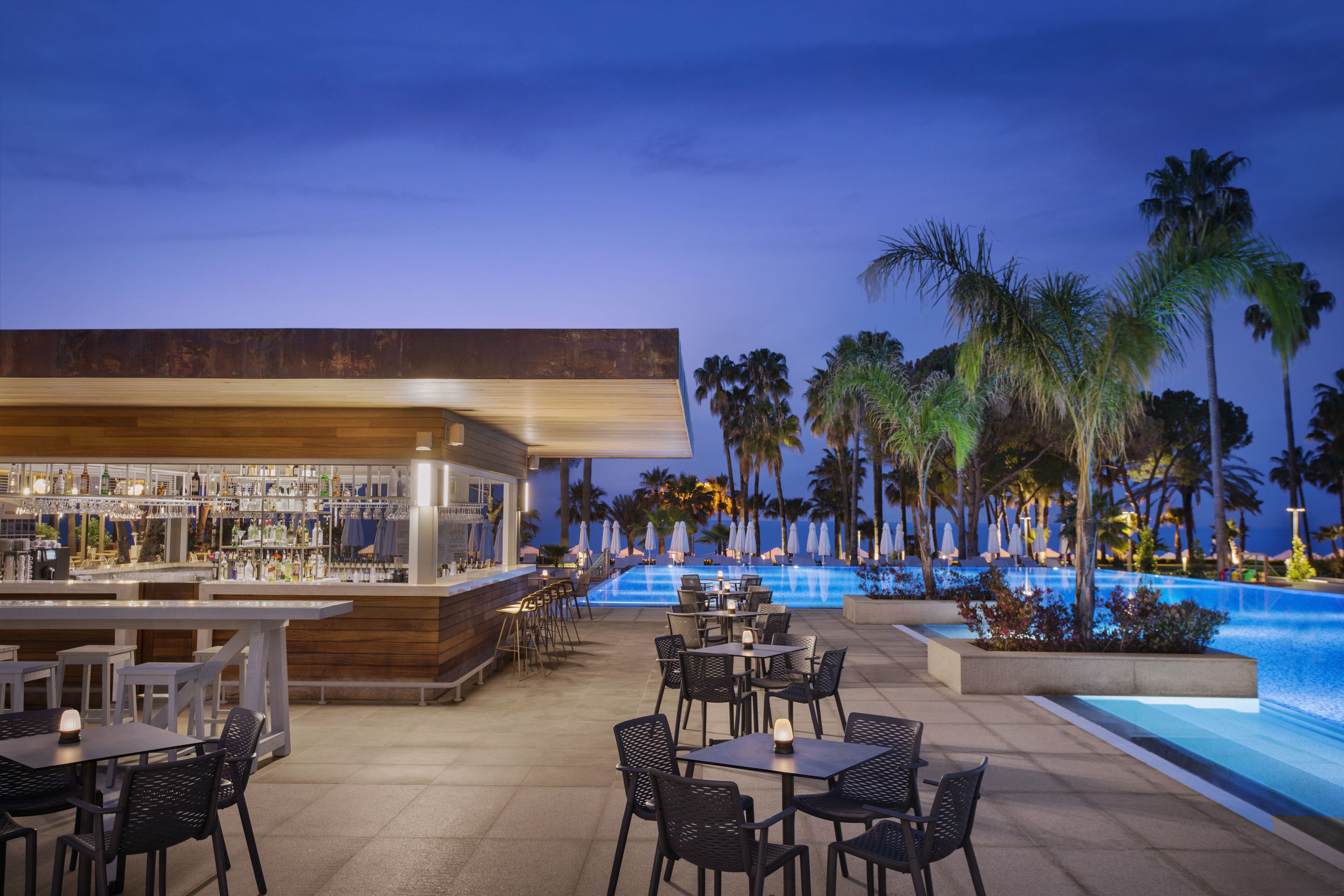 Acanthus Cennet Barut Collection