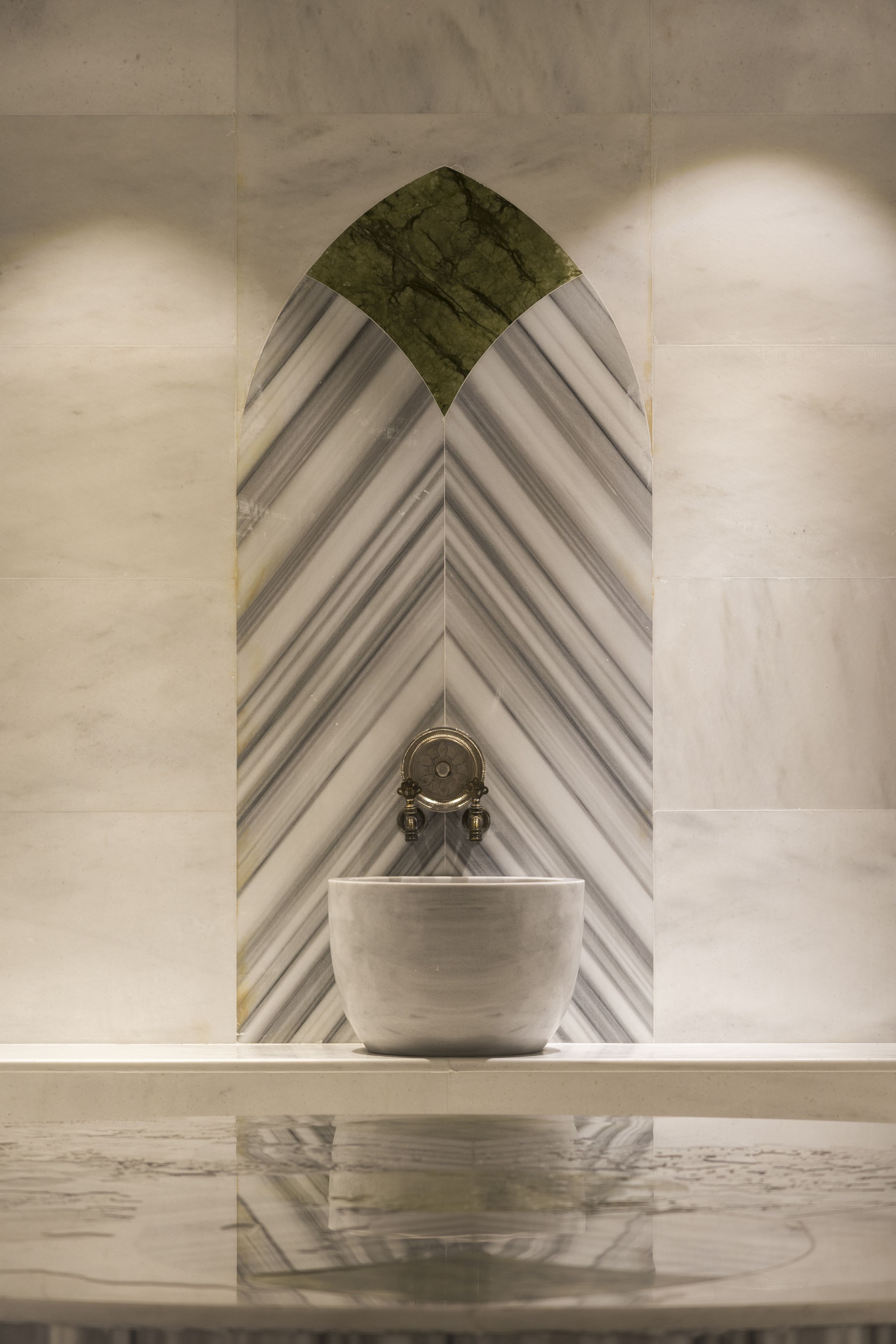 Acanthus Cennet Barut Collection