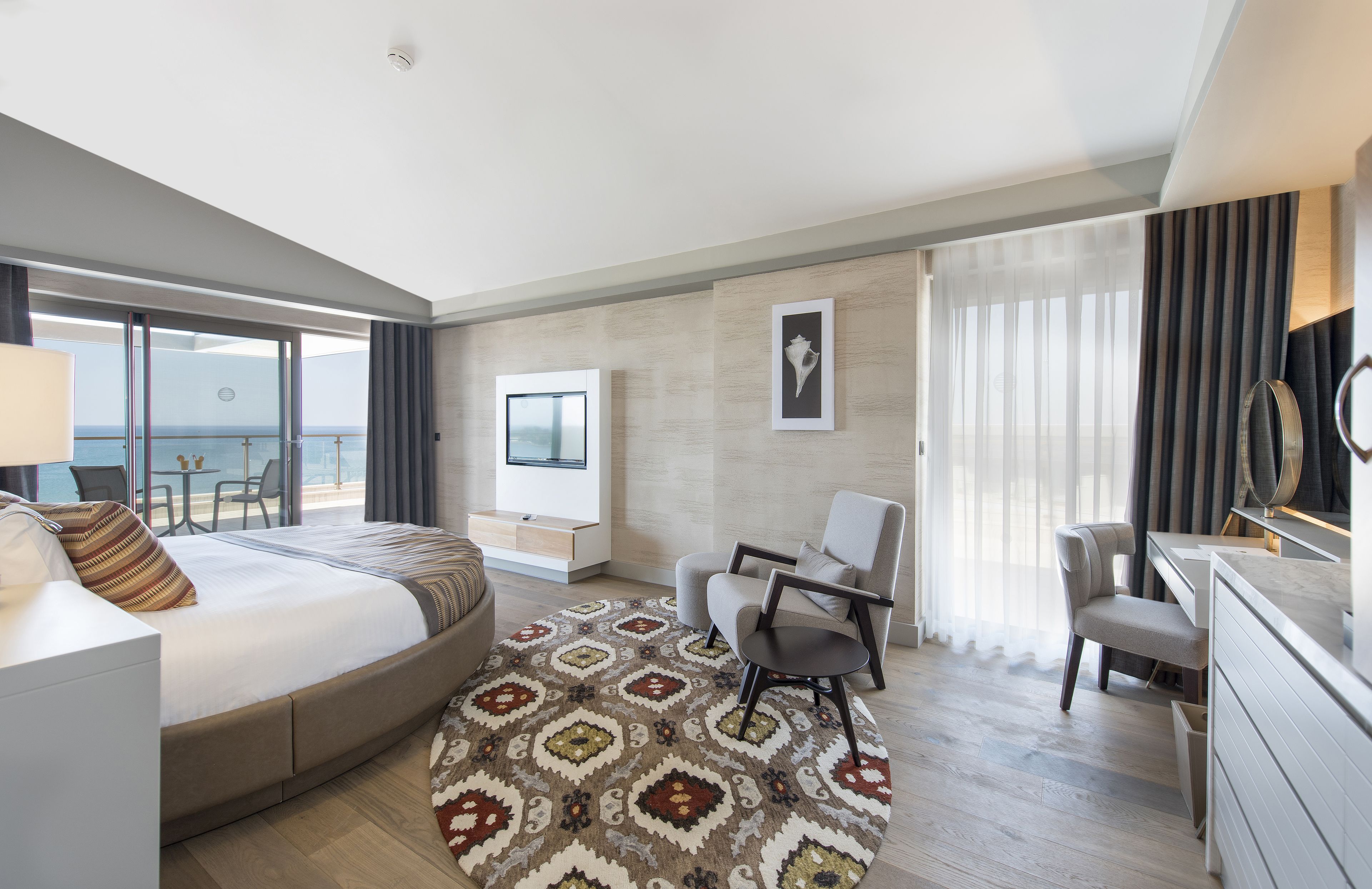 Acanthus Cennet Barut Collection