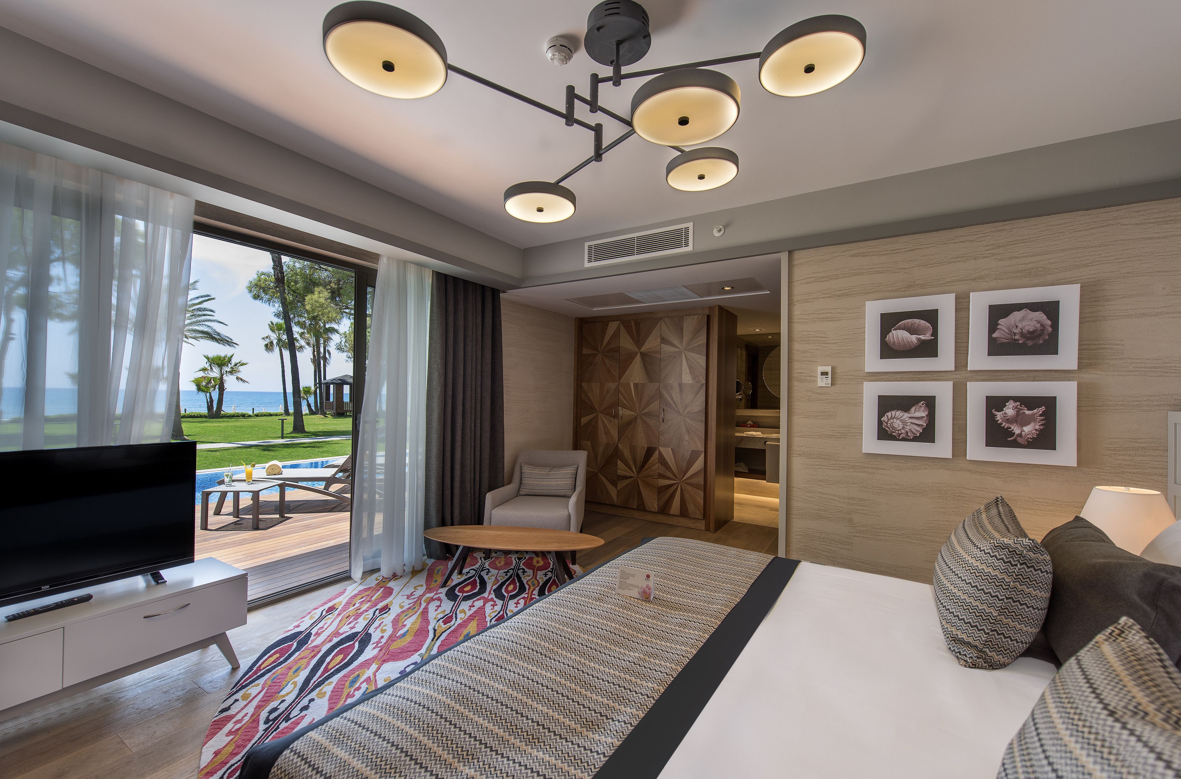 Acanthus Cennet Barut Collection