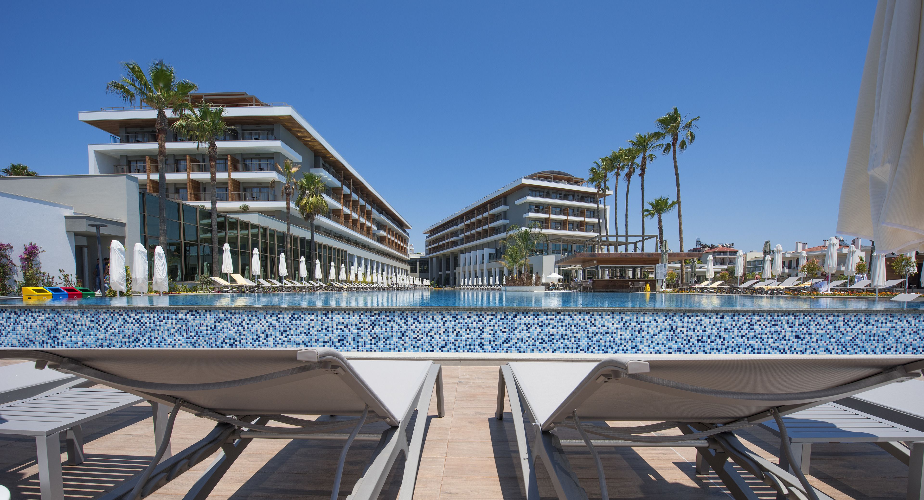 Acanthus Cennet Barut Collection