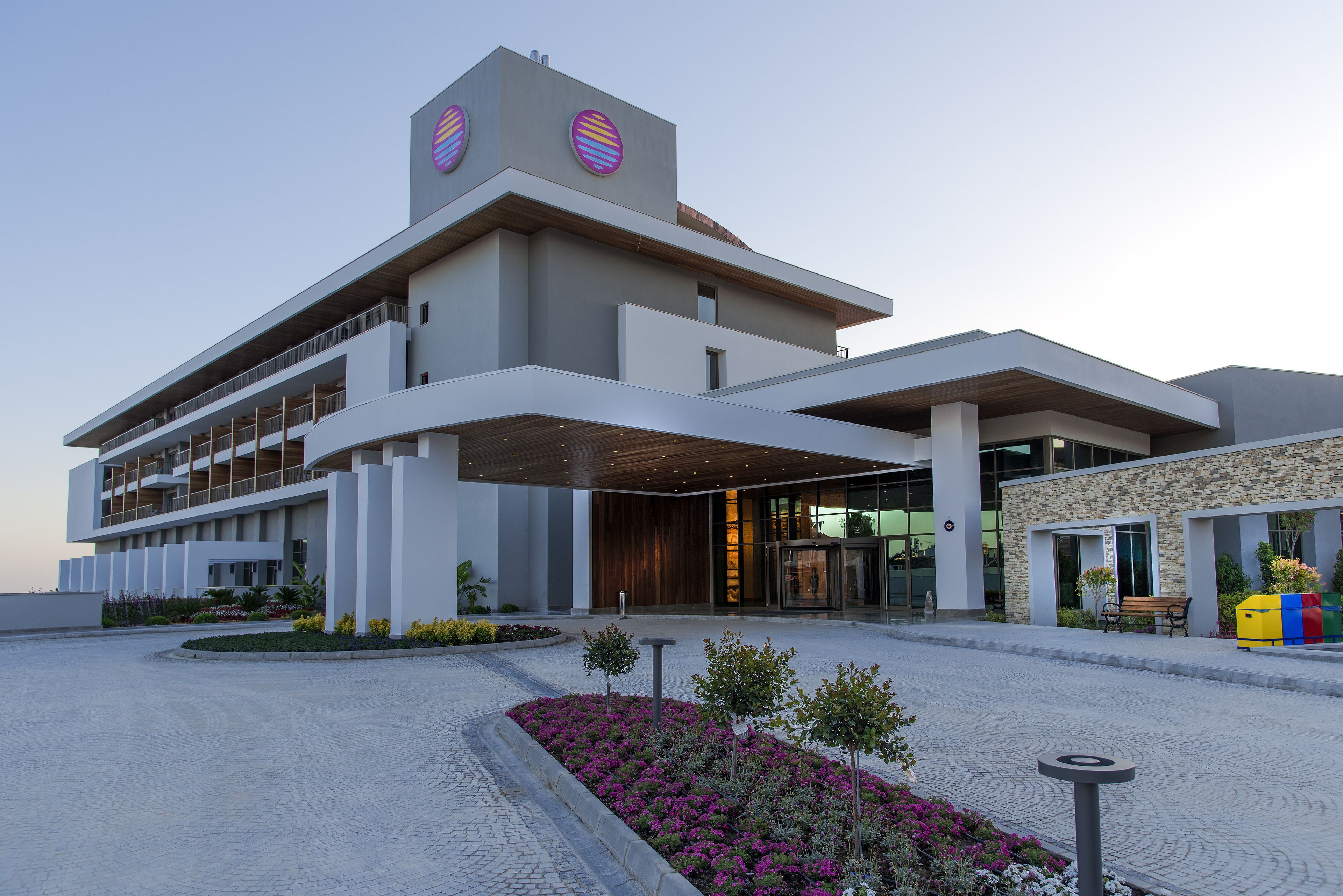 Acanthus Cennet Barut Collection