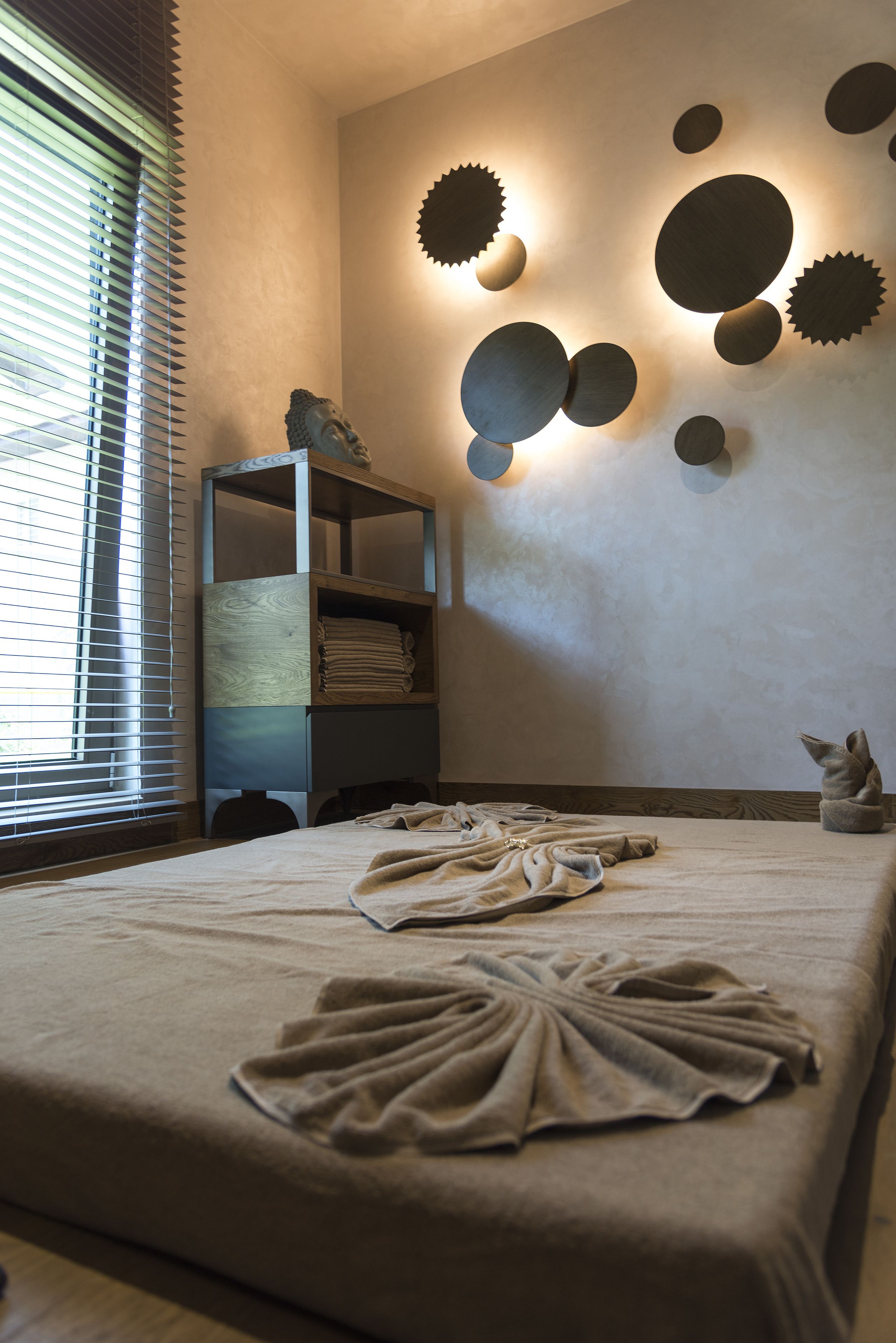Acanthus Cennet Barut Collection