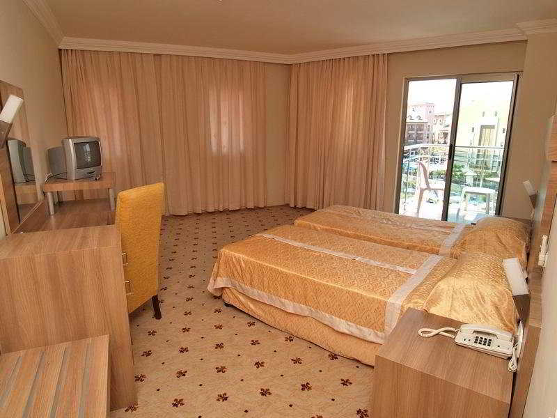 Club Side Coast Hotel