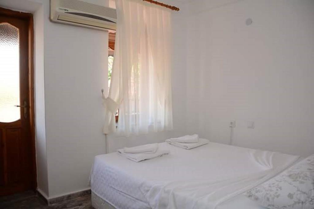 Hellen Hotel Side