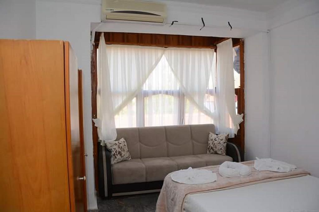 Hellen Hotel Side