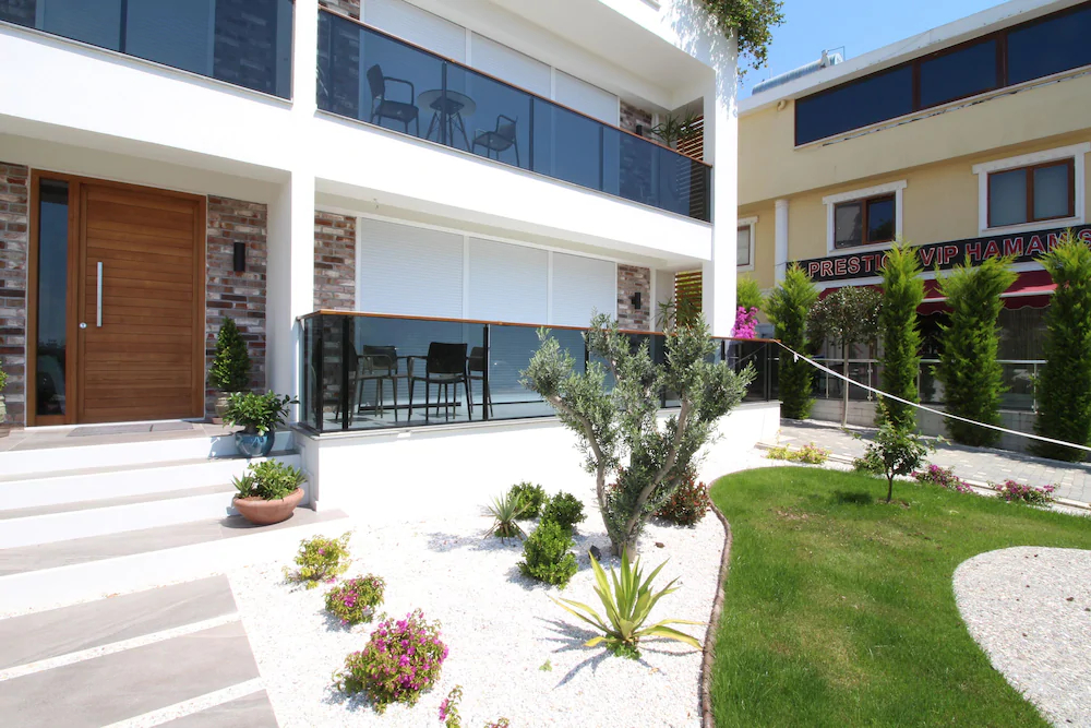 Elia Apartments