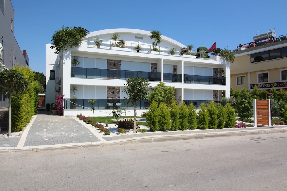 Elia Apartments