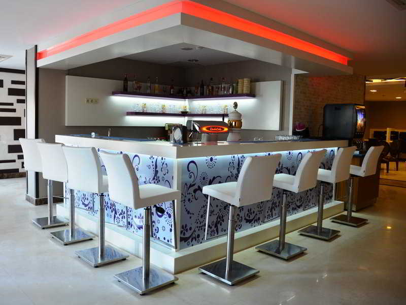 Adella Side Hotel