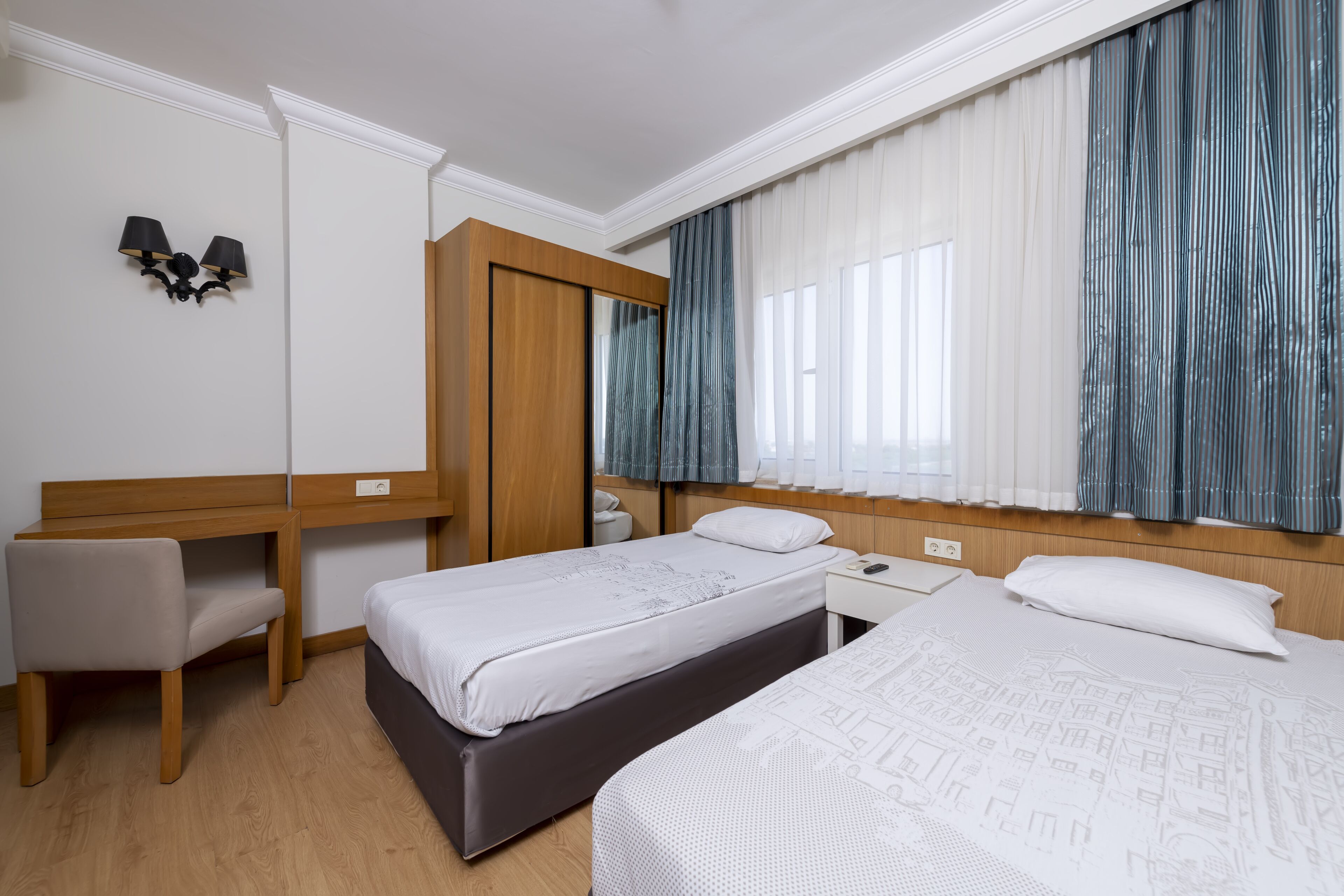 LRS Lake & River Side Hotel & Spa