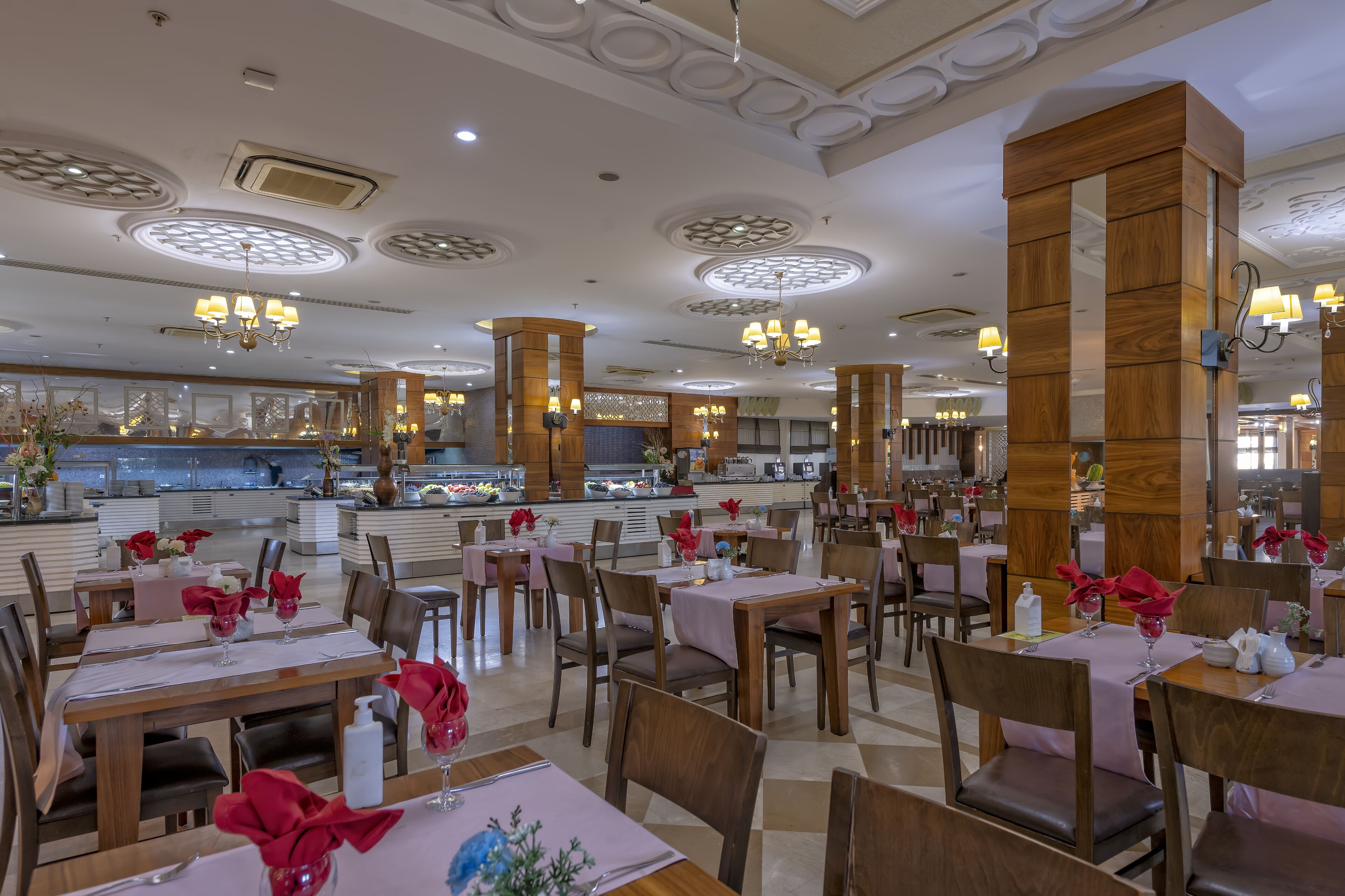 LRS Lake & River Side Hotel & Spa