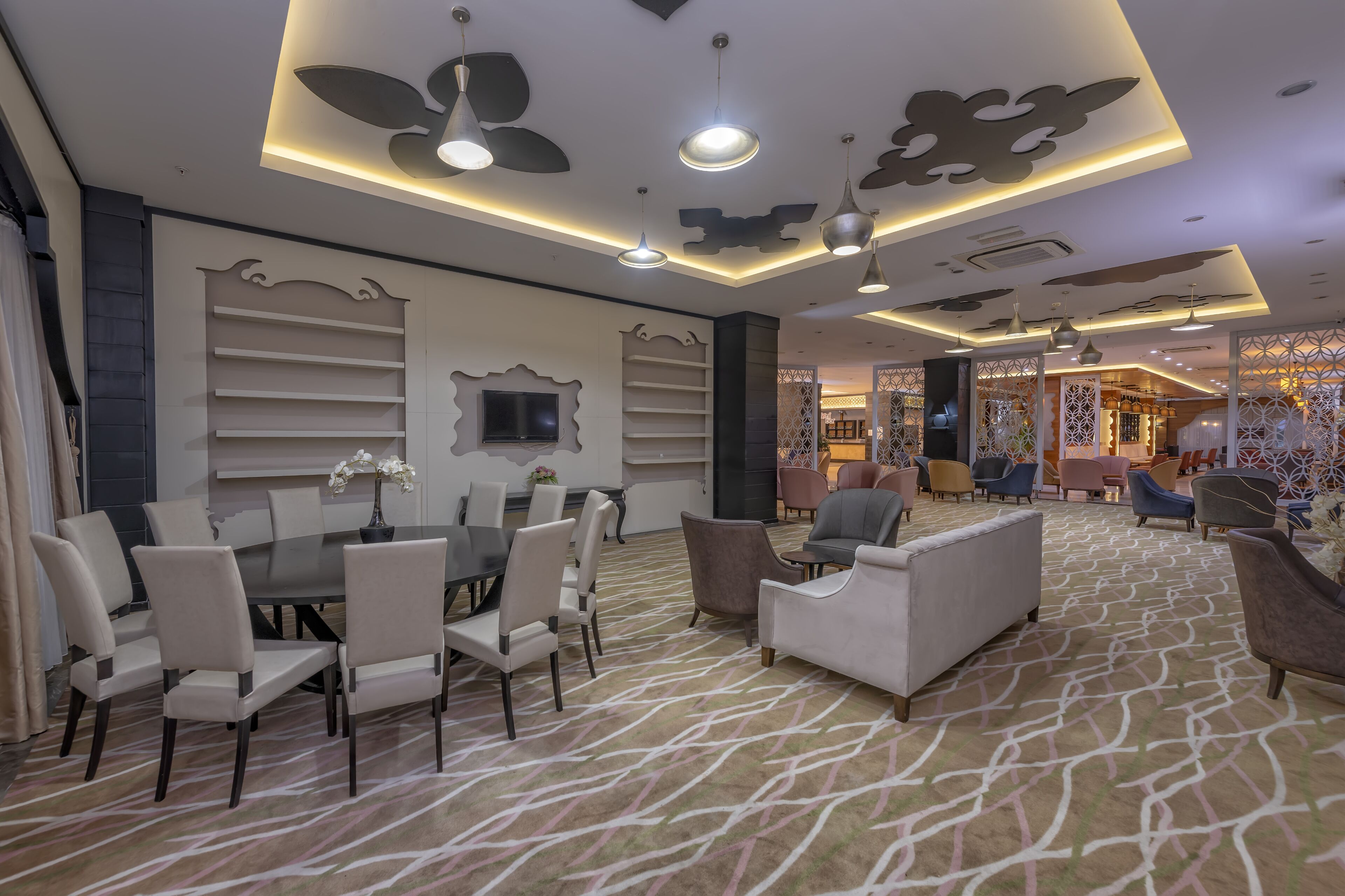 LRS Lake & River Side Hotel & Spa