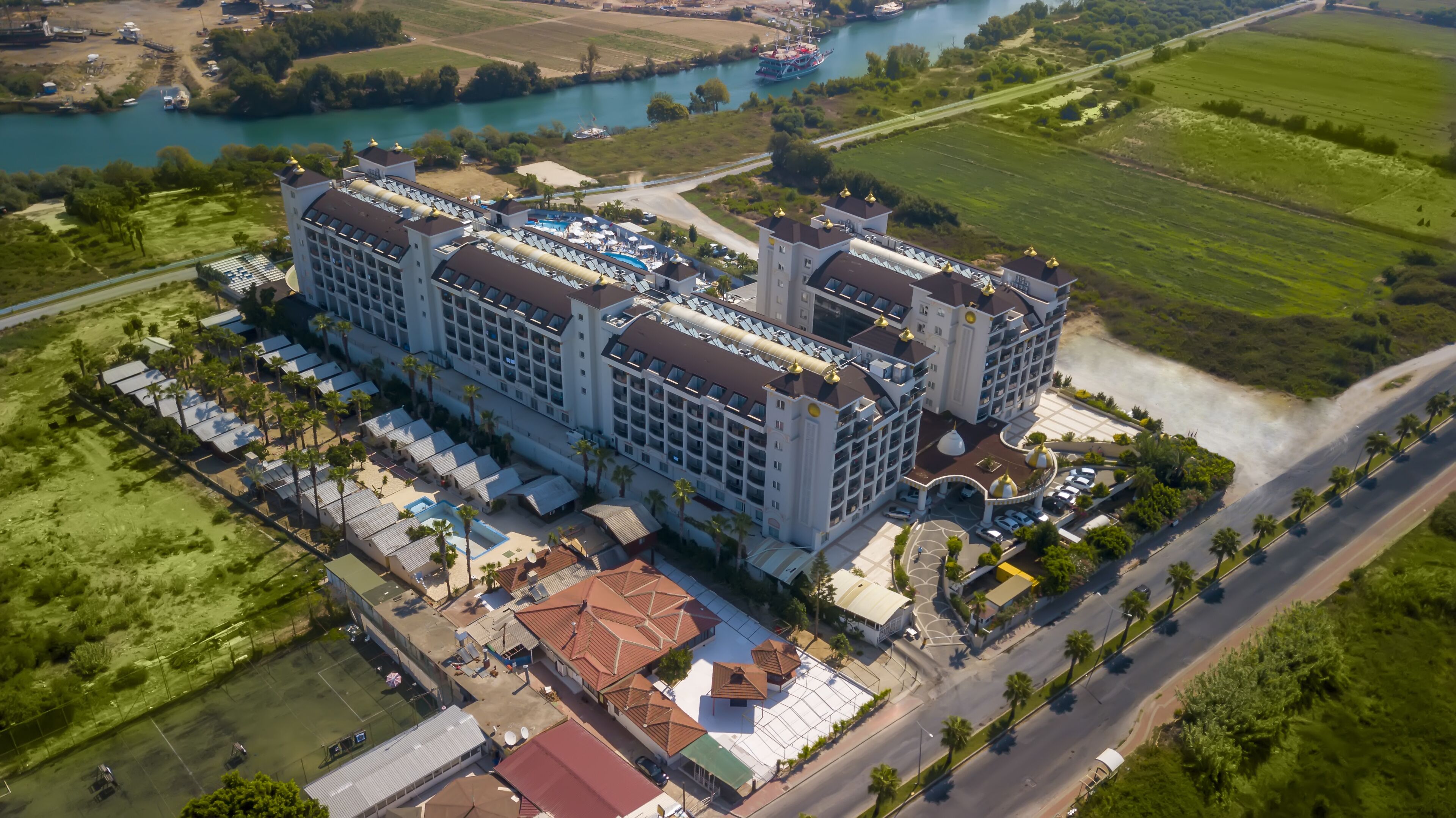 LRS Lake & River Side Hotel & Spa