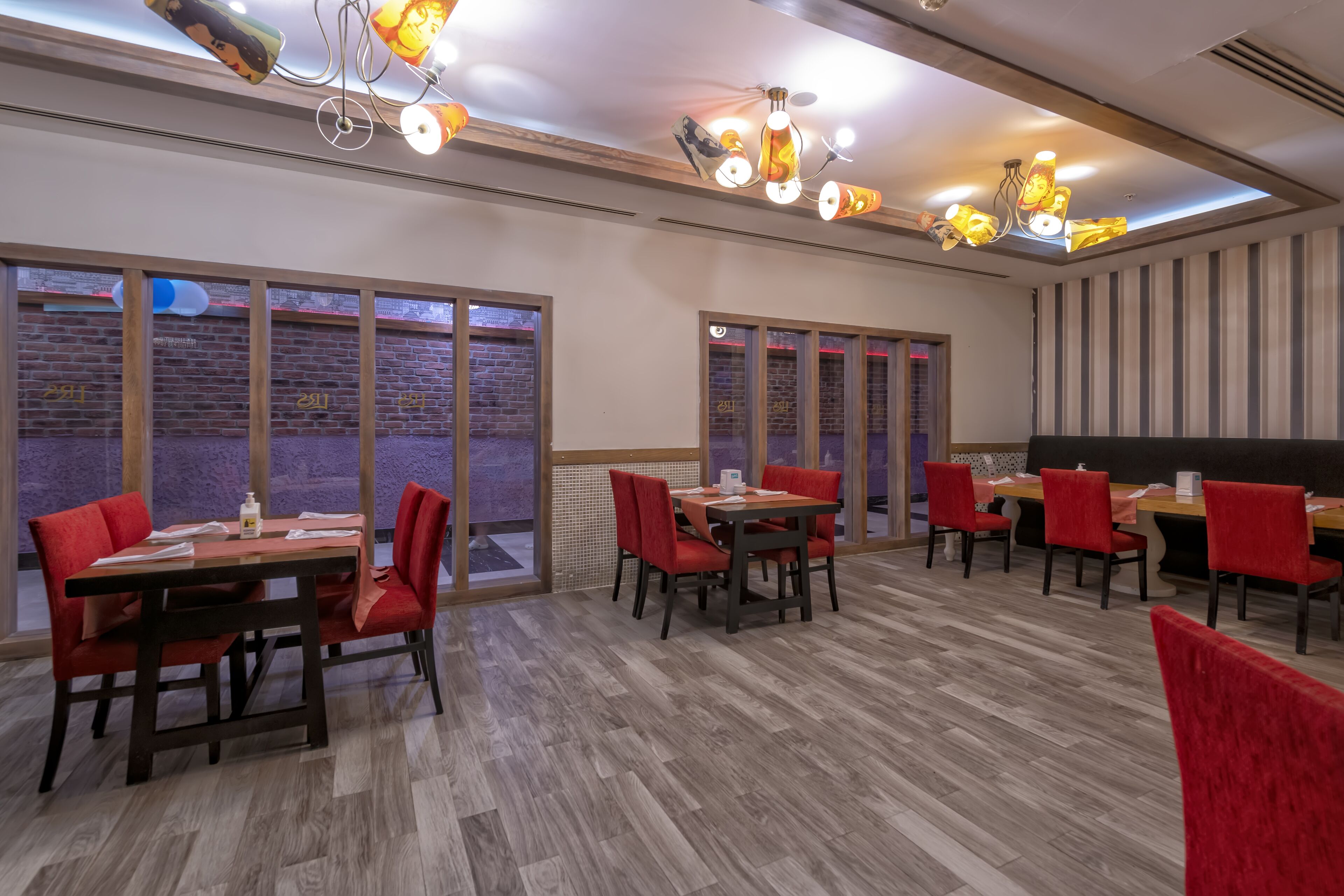 LRS Lake & River Side Hotel & Spa