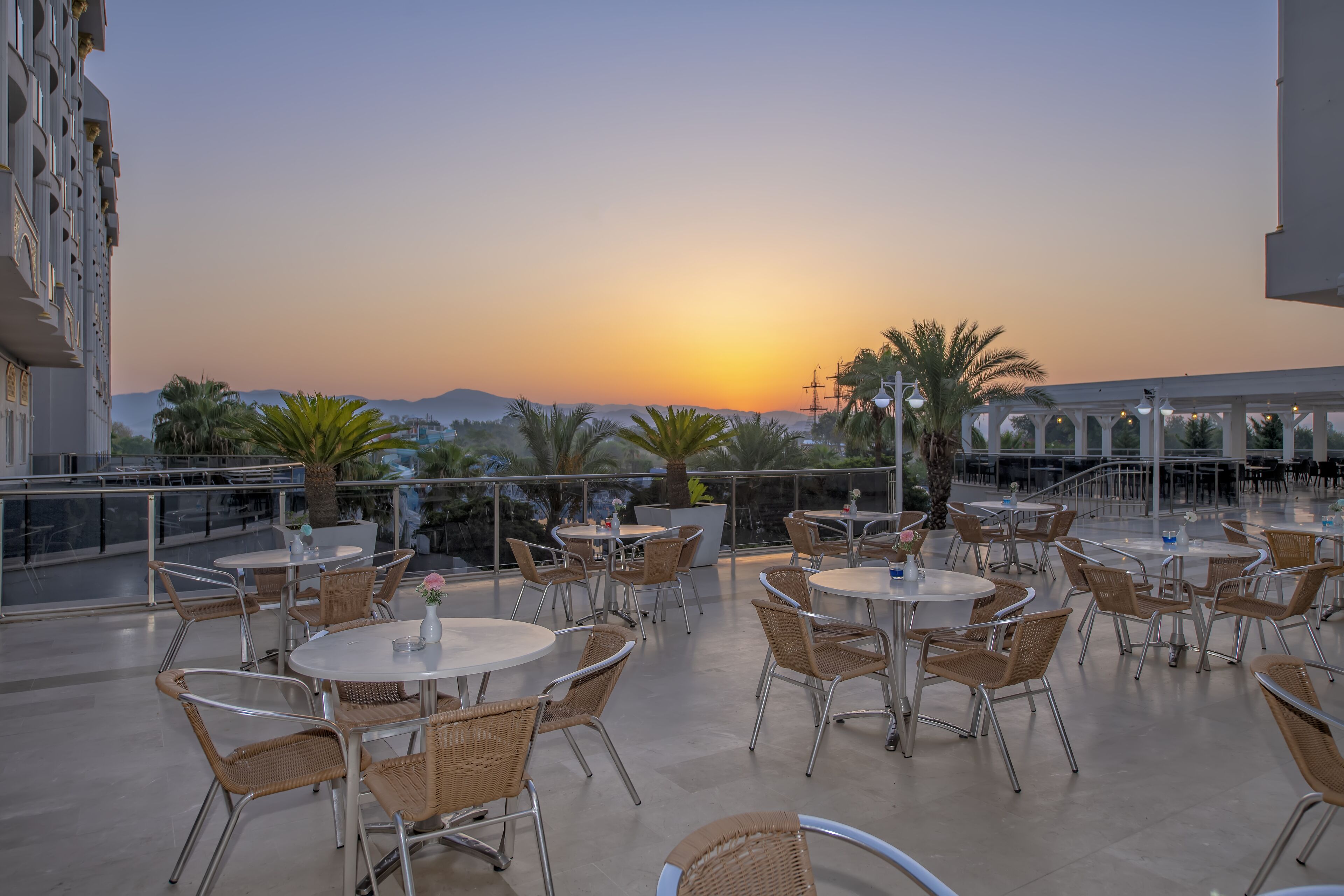 LRS Lake & River Side Hotel & Spa
