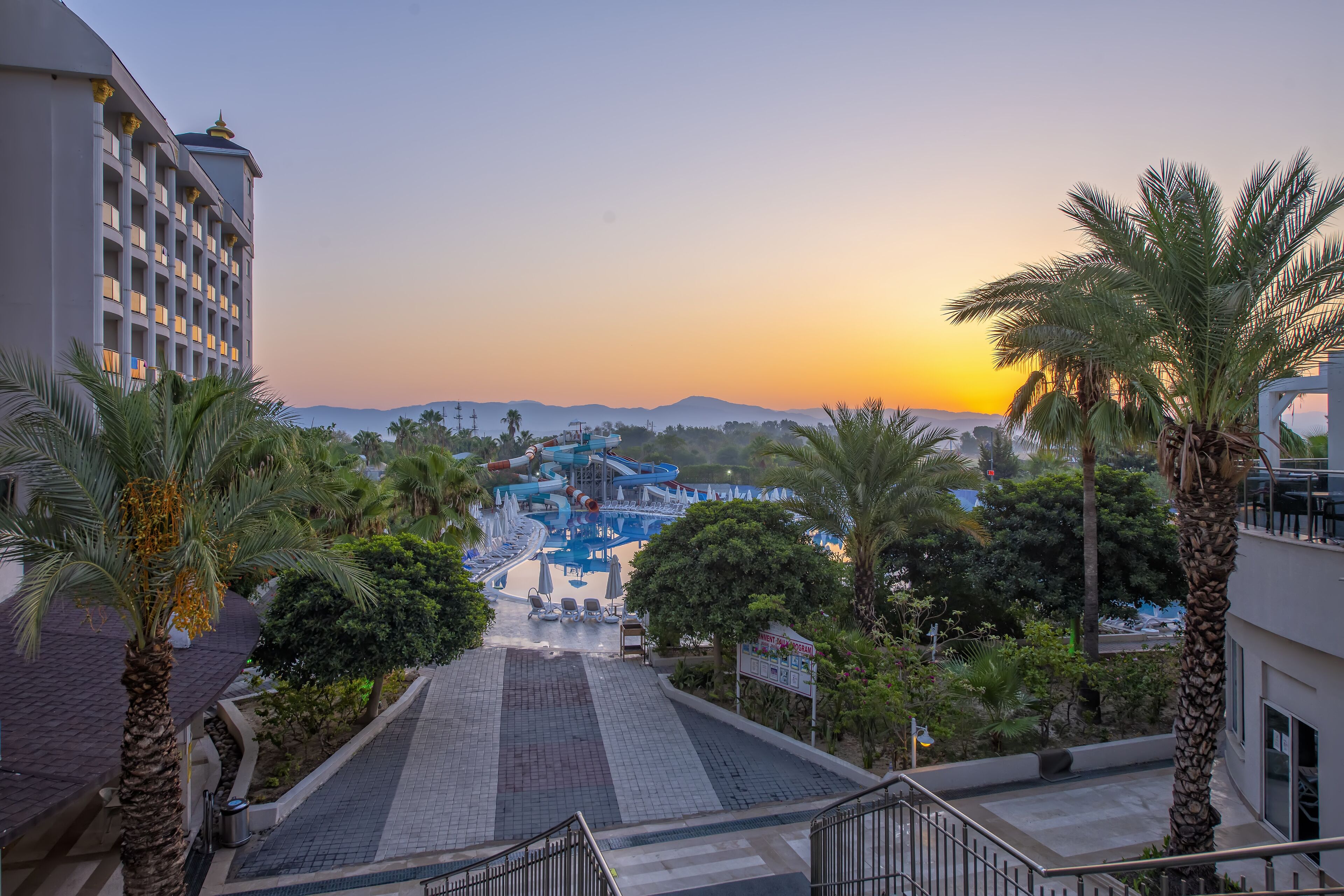LRS Lake & River Side Hotel & Spa
