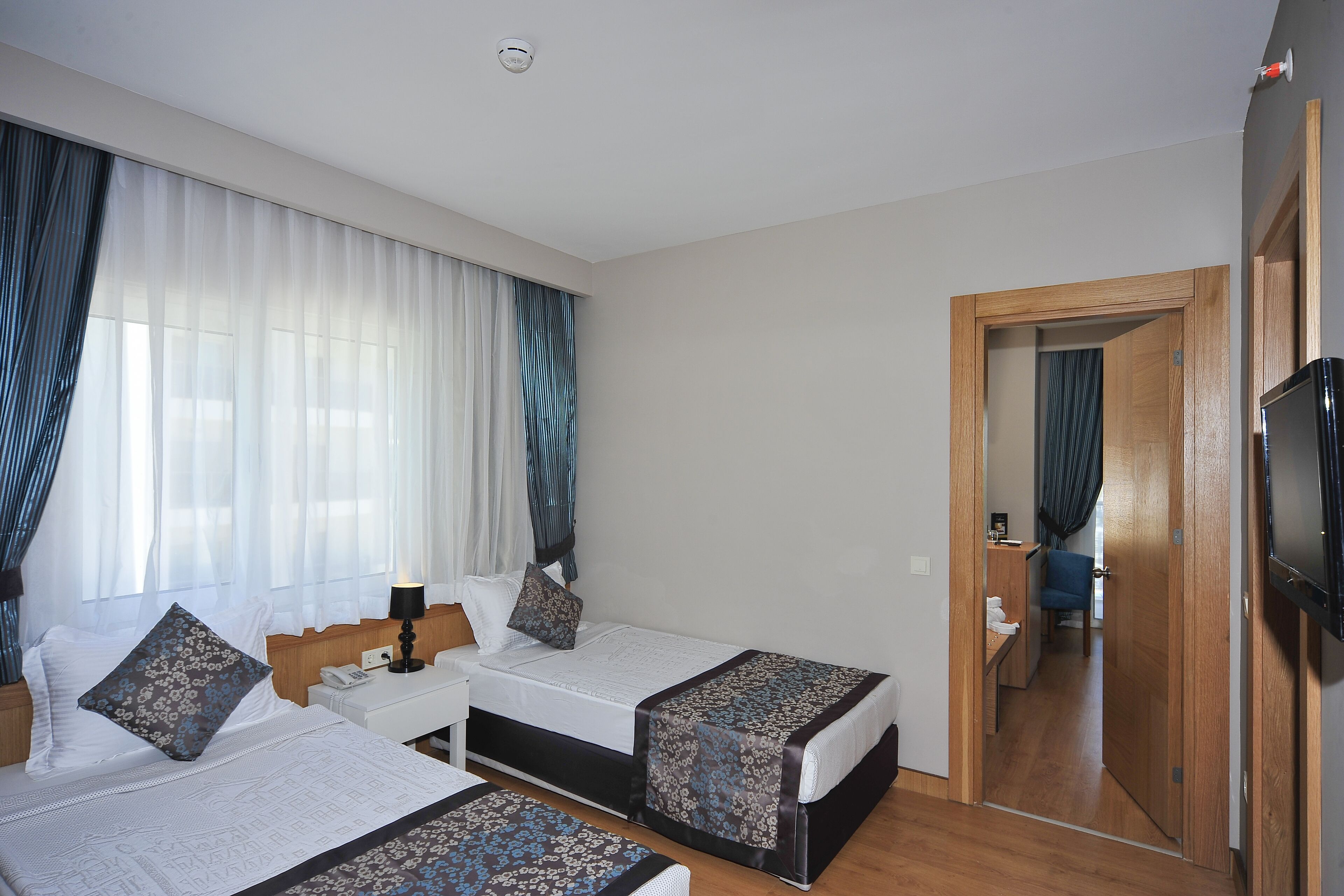 LRS Lake & River Side Hotel & Spa