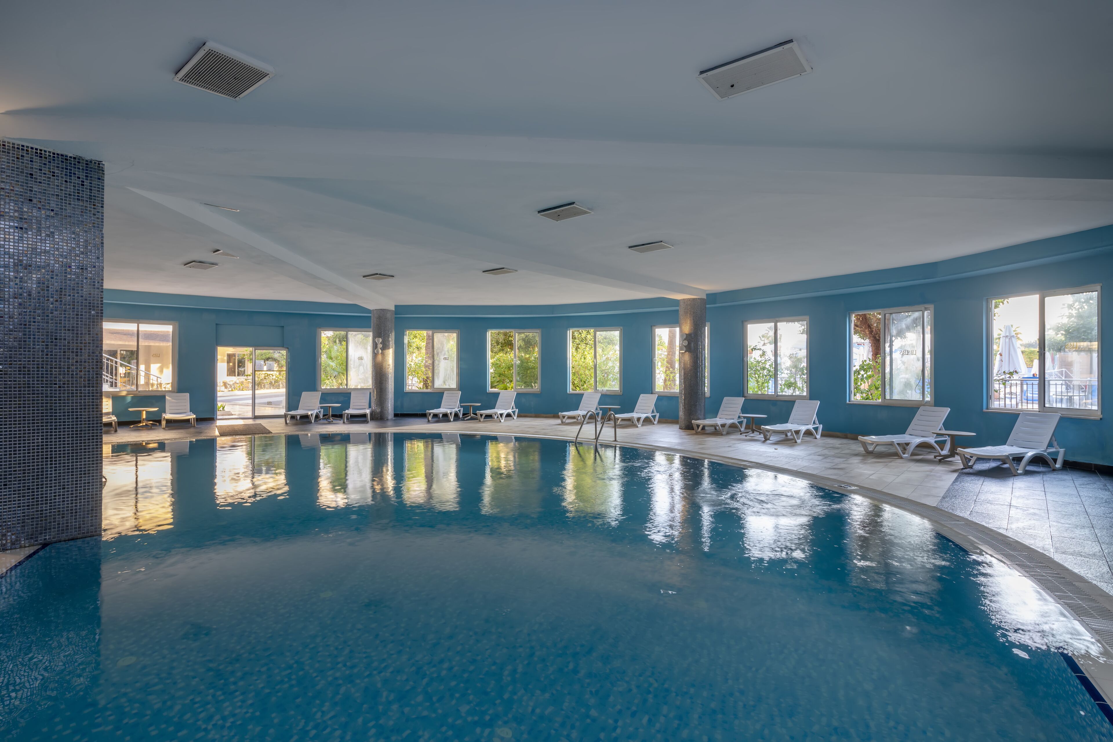 LRS Lake & River Side Hotel & Spa