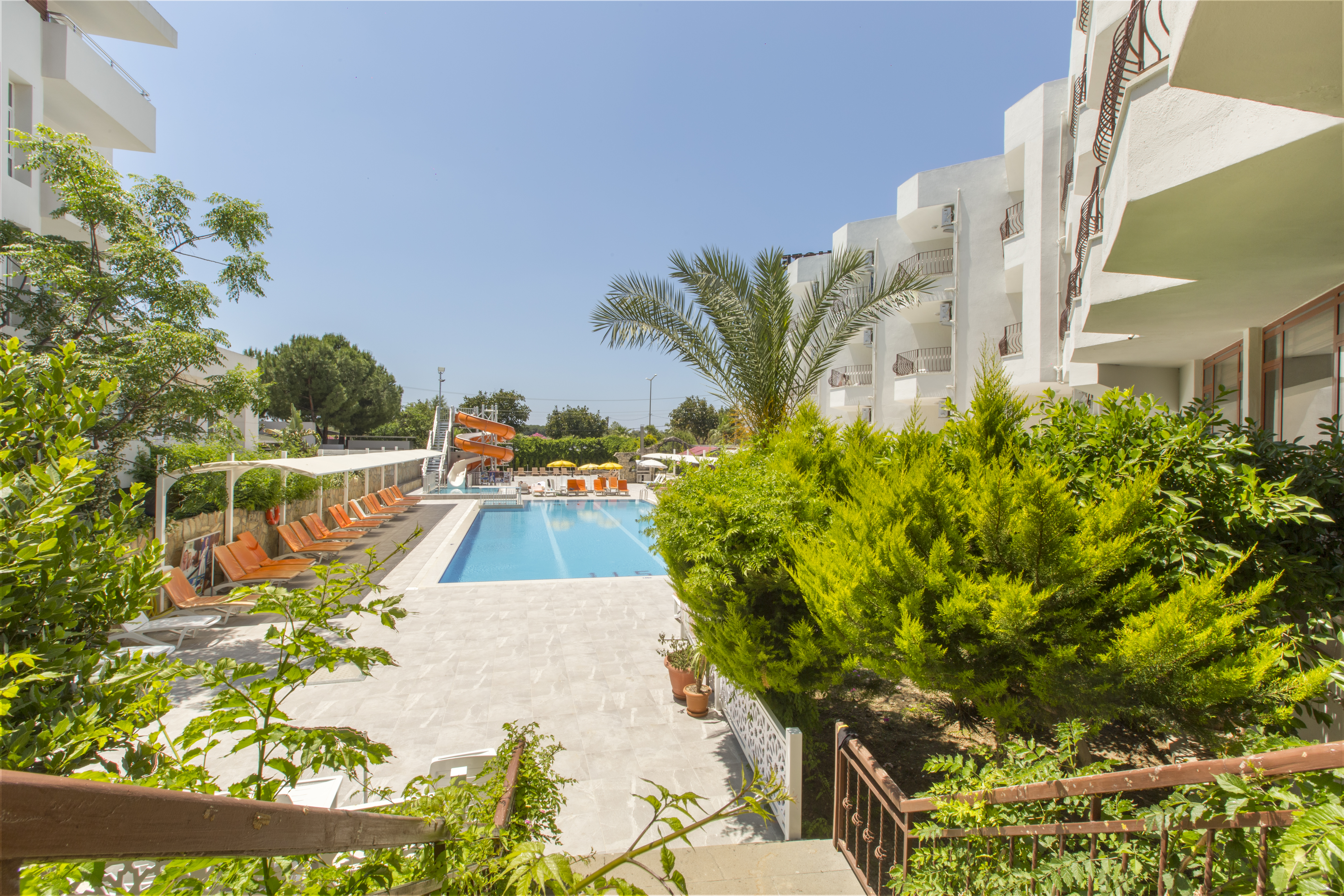 Side Resort Annex