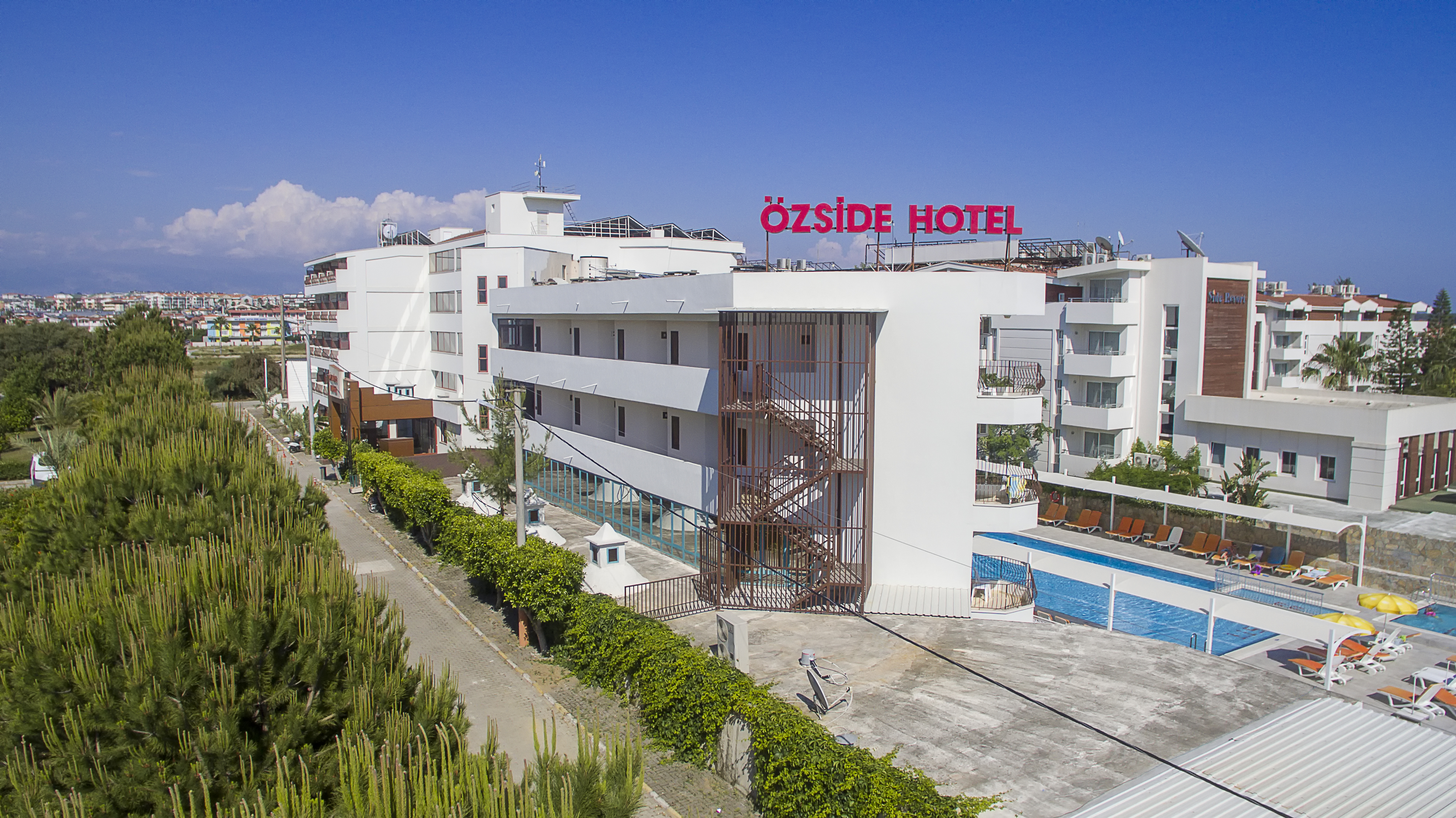 Side Resort Annex