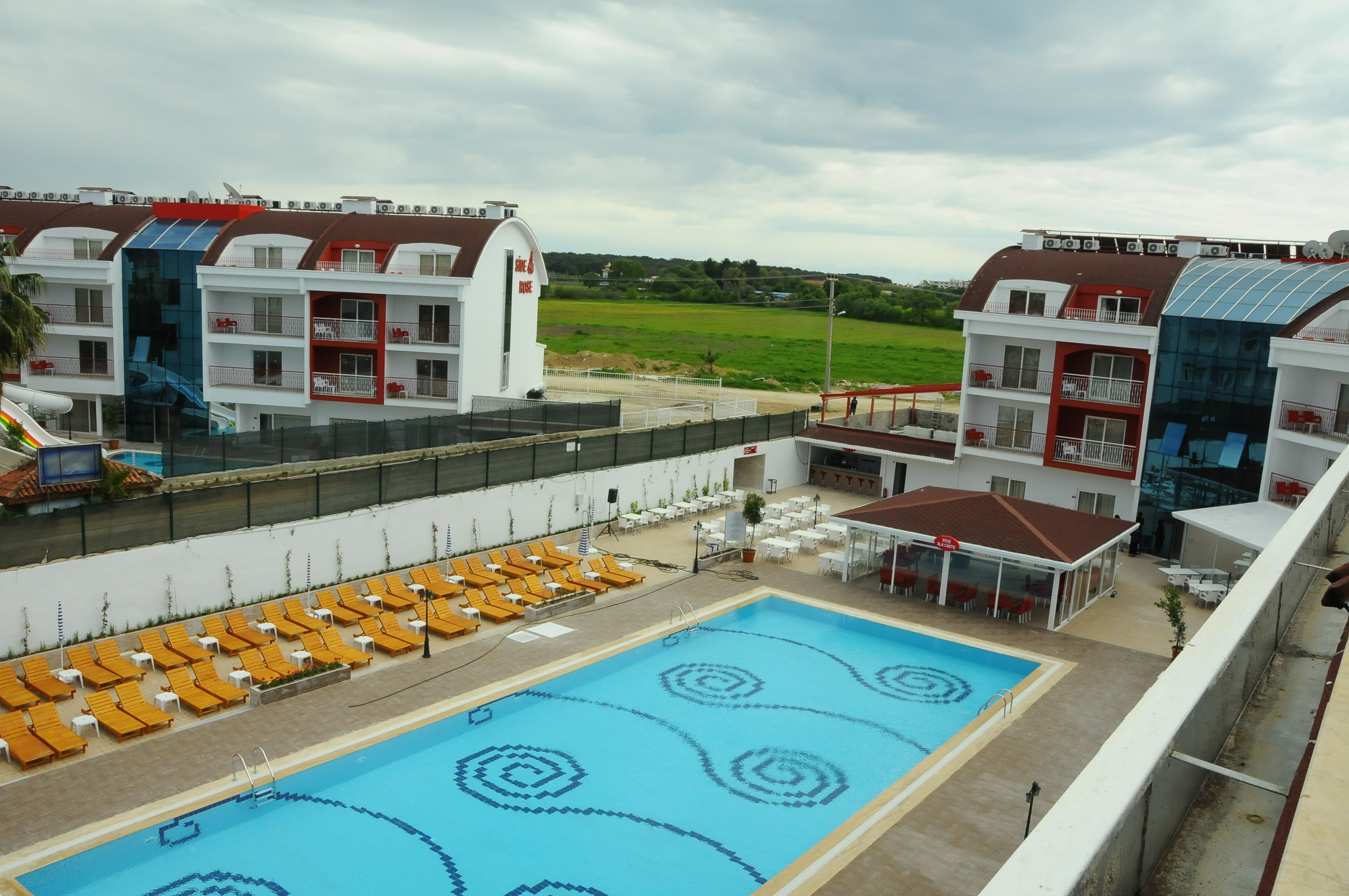 Side Legend Hotel