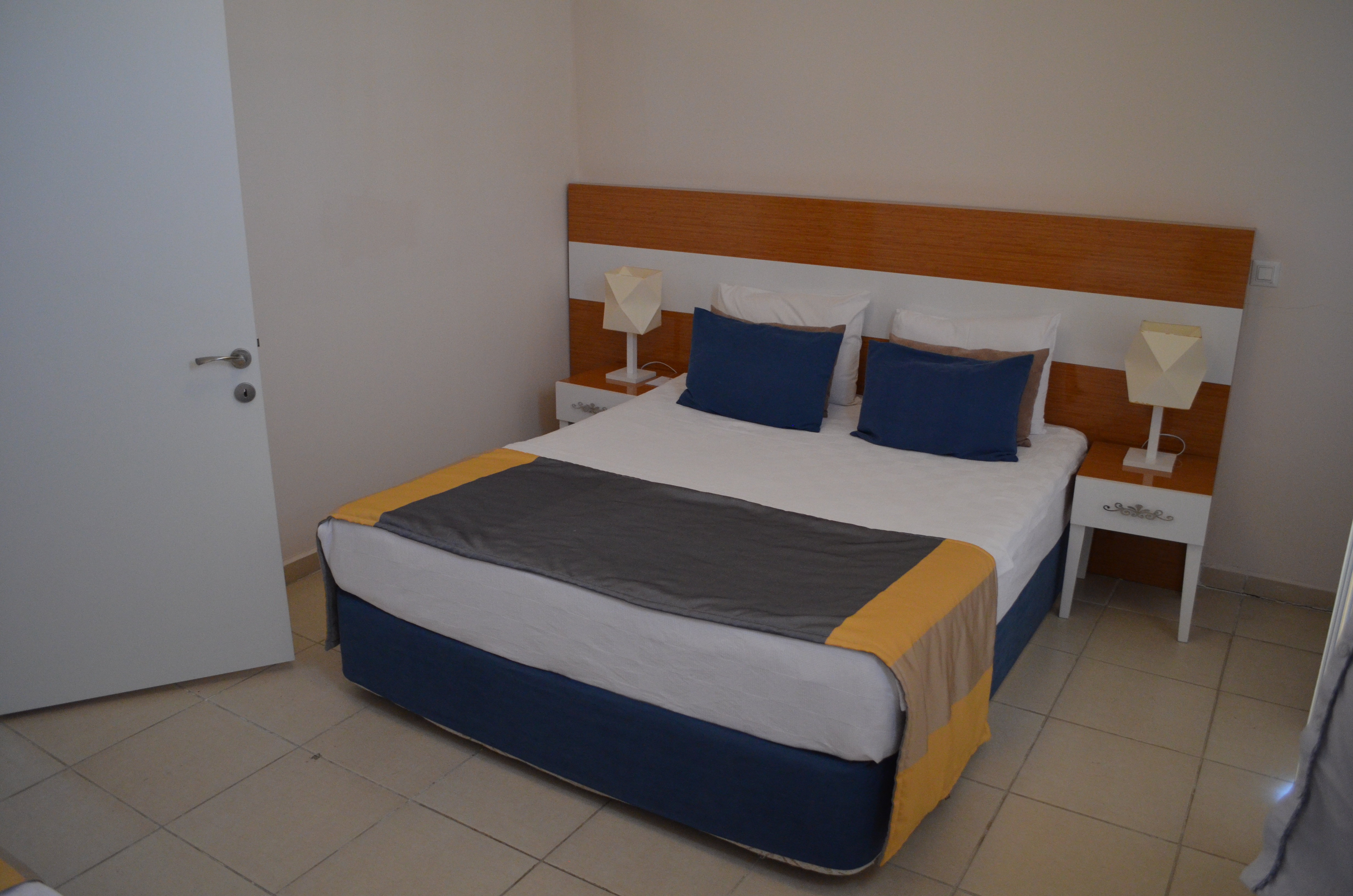 Side Legend Hotel