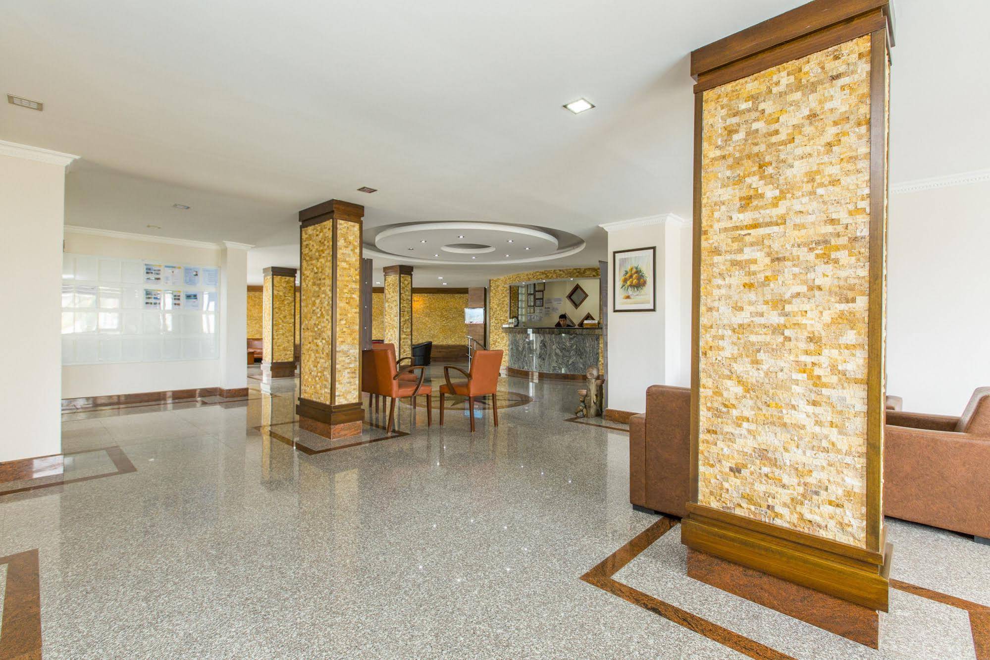 Side Resort Annex