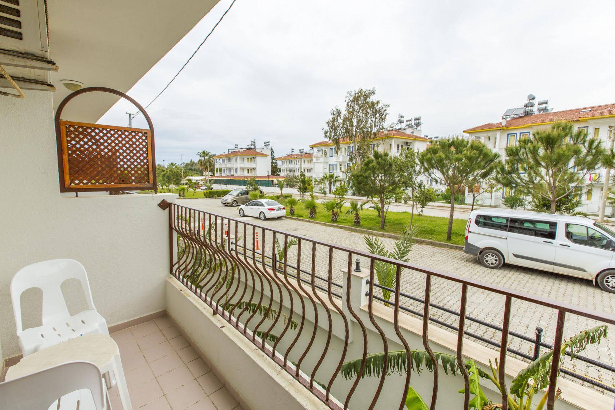 Side Resort Annex