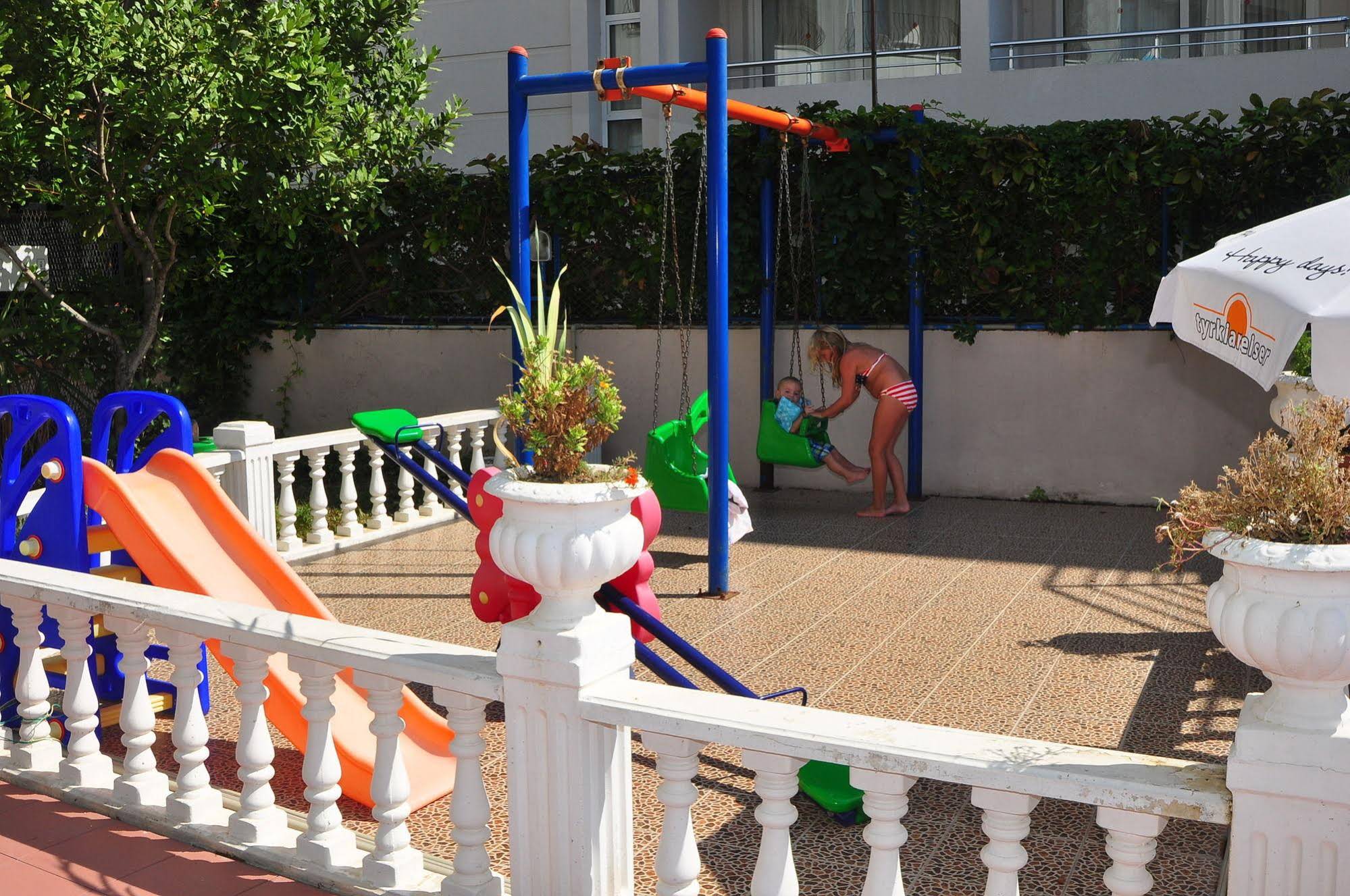 Side Resort Annex