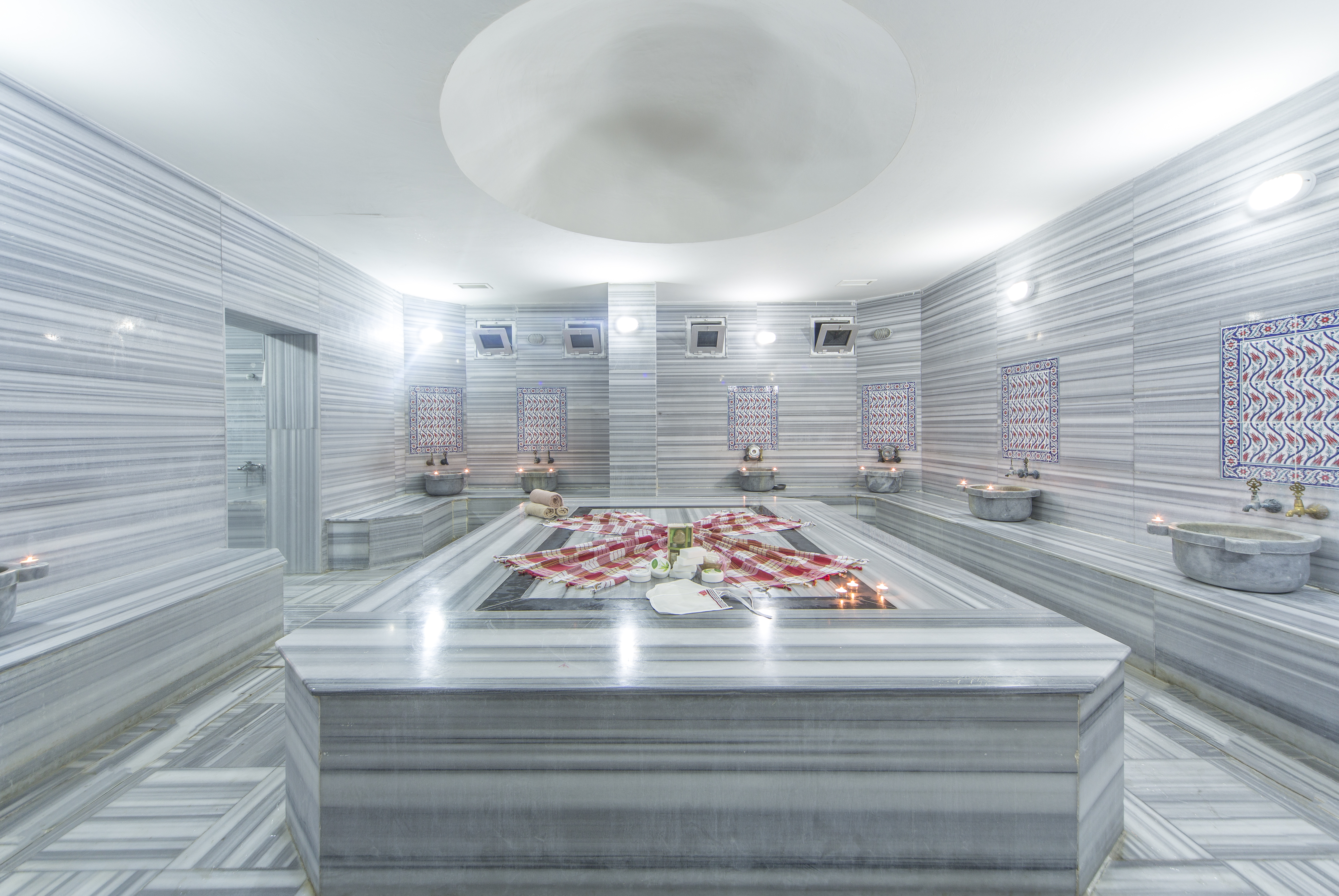 Lonicera World Hotel