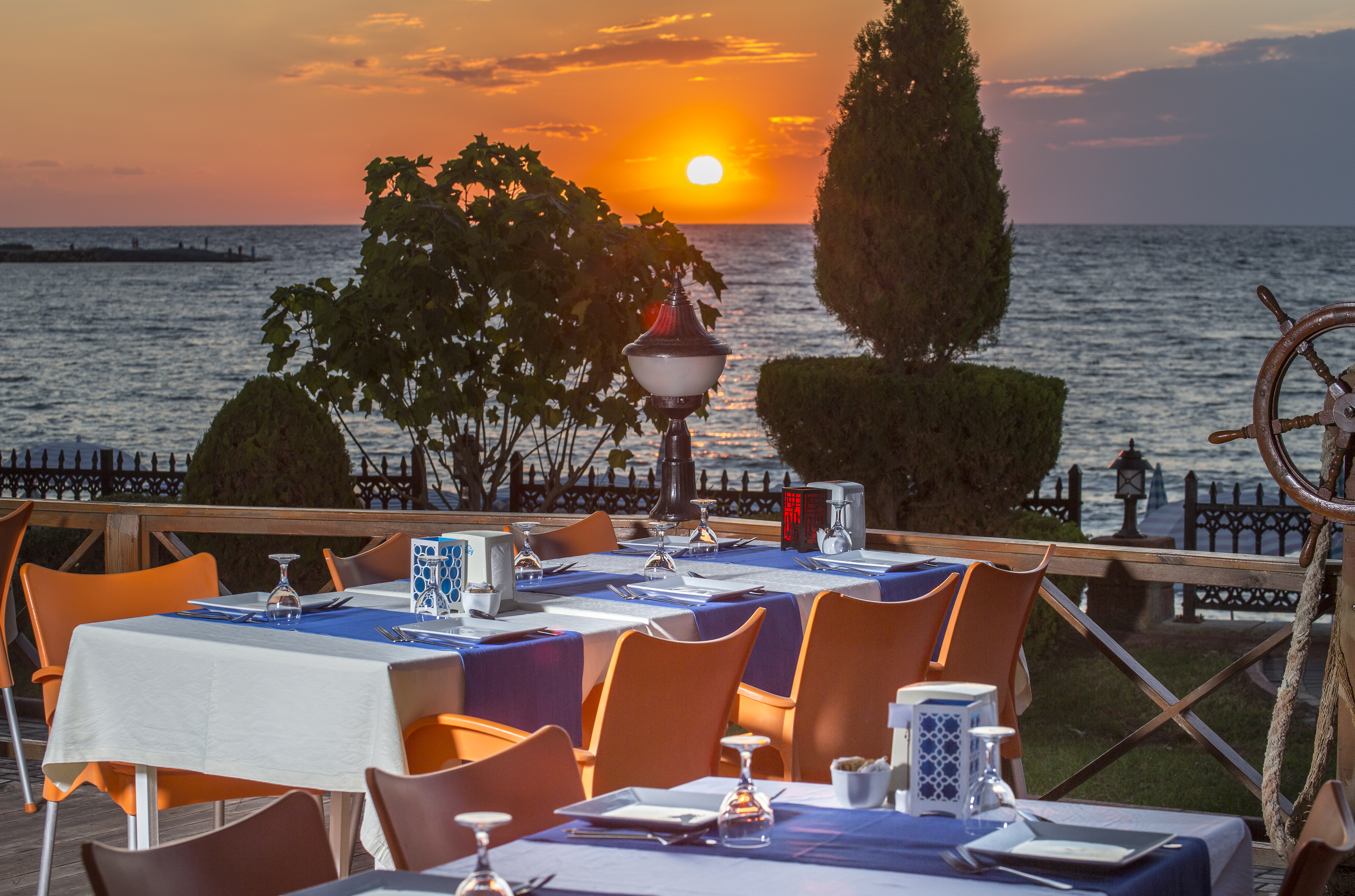 Lonicera World Hotel