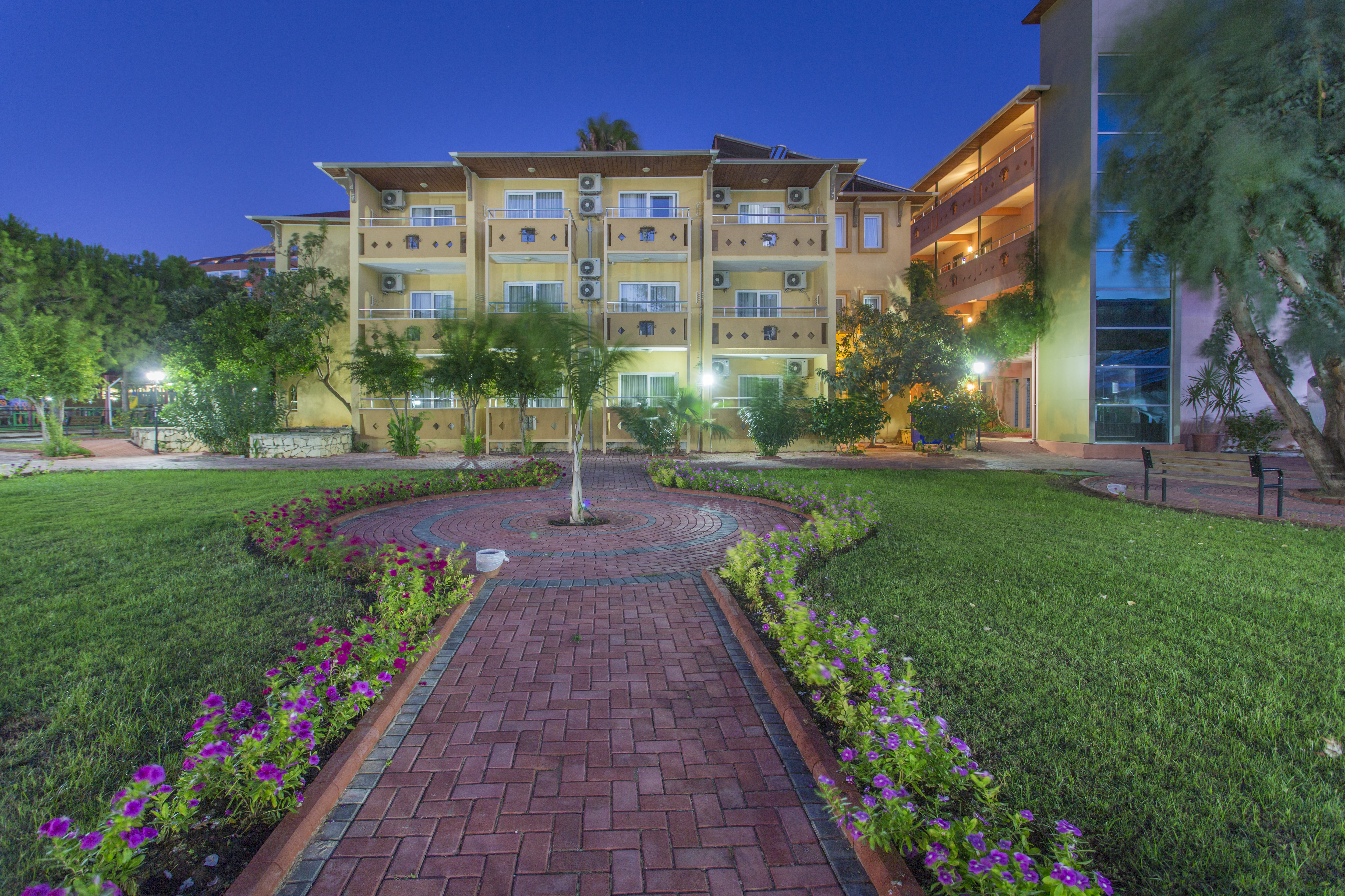 Lonicera World Hotel