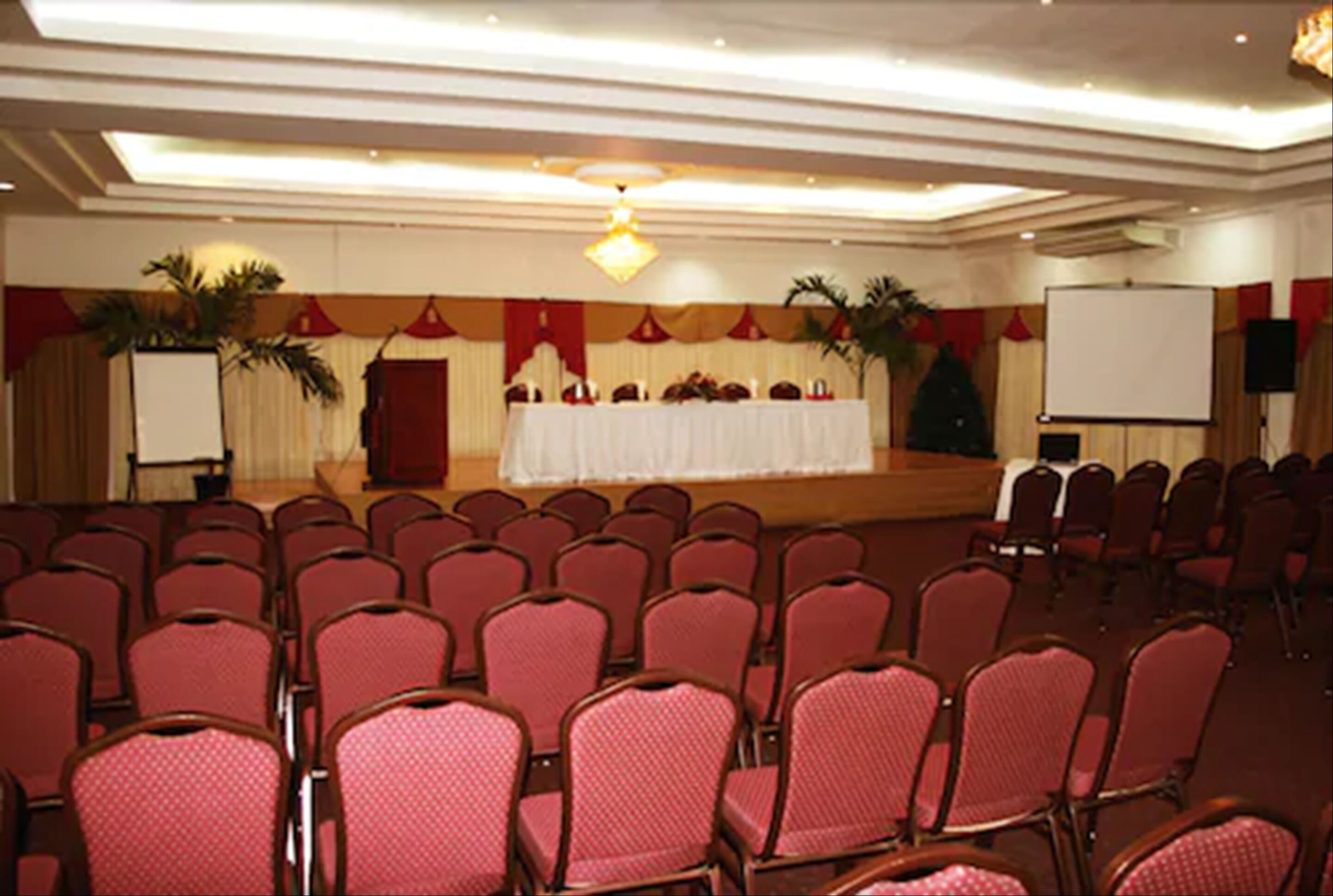 Rovanel's Resort & Conference Centre
