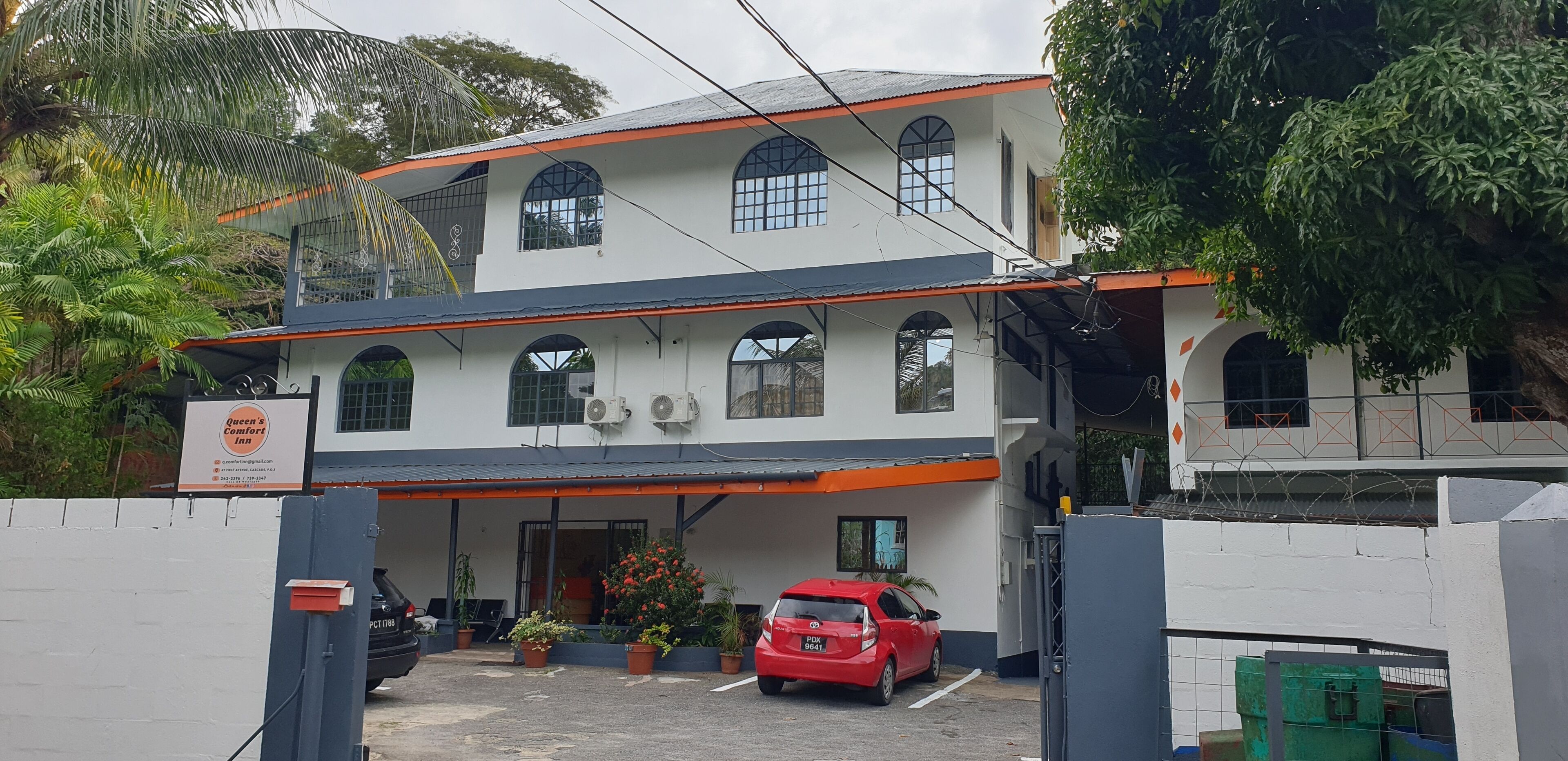 Queen's Comfort Inn