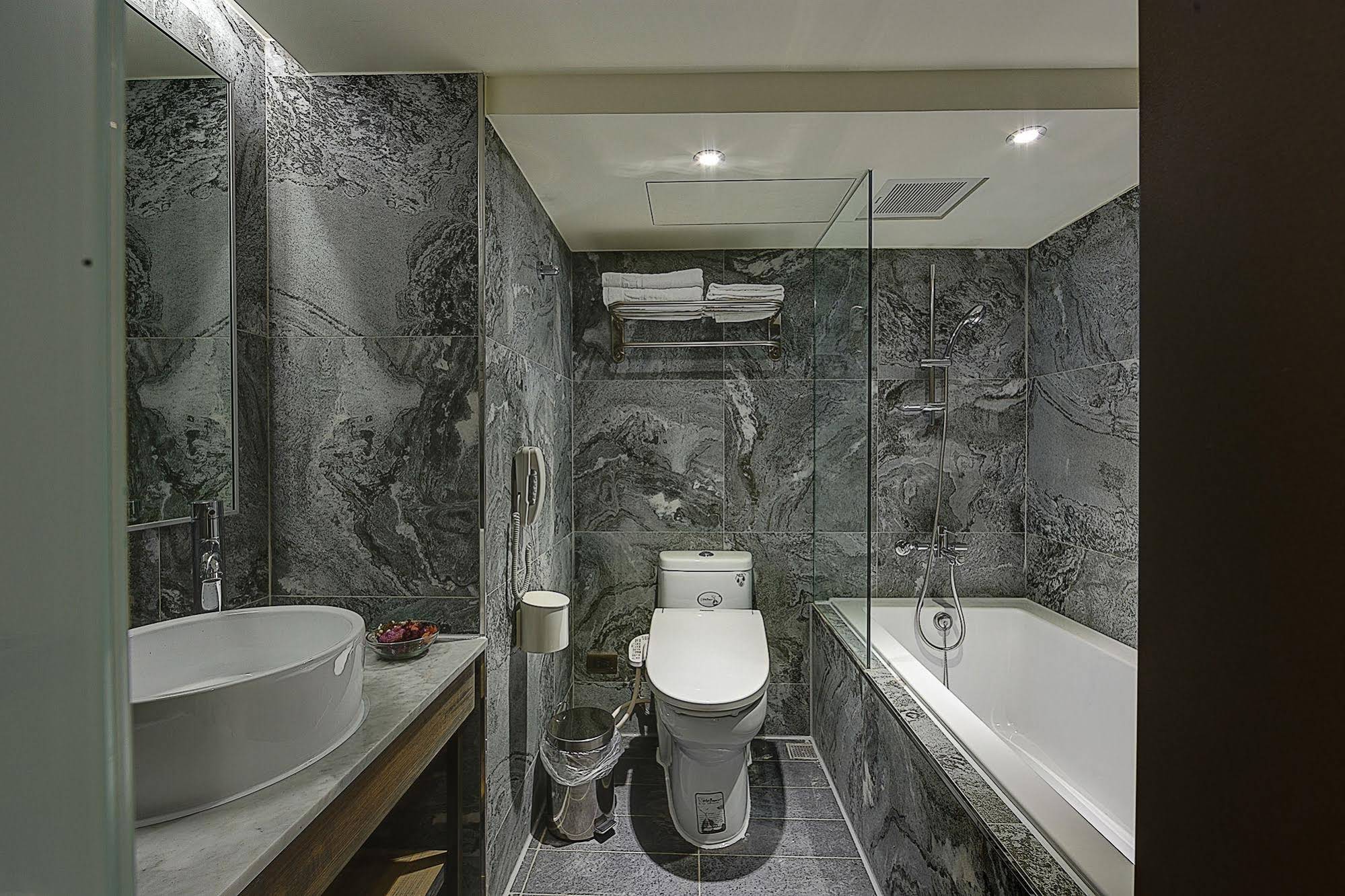 Lan Kwai Fong Garden Hotel