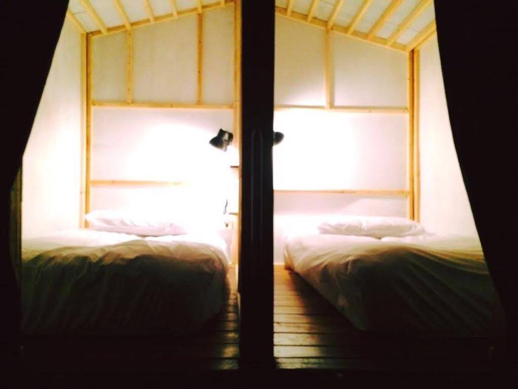 33 Backpackers Inn
