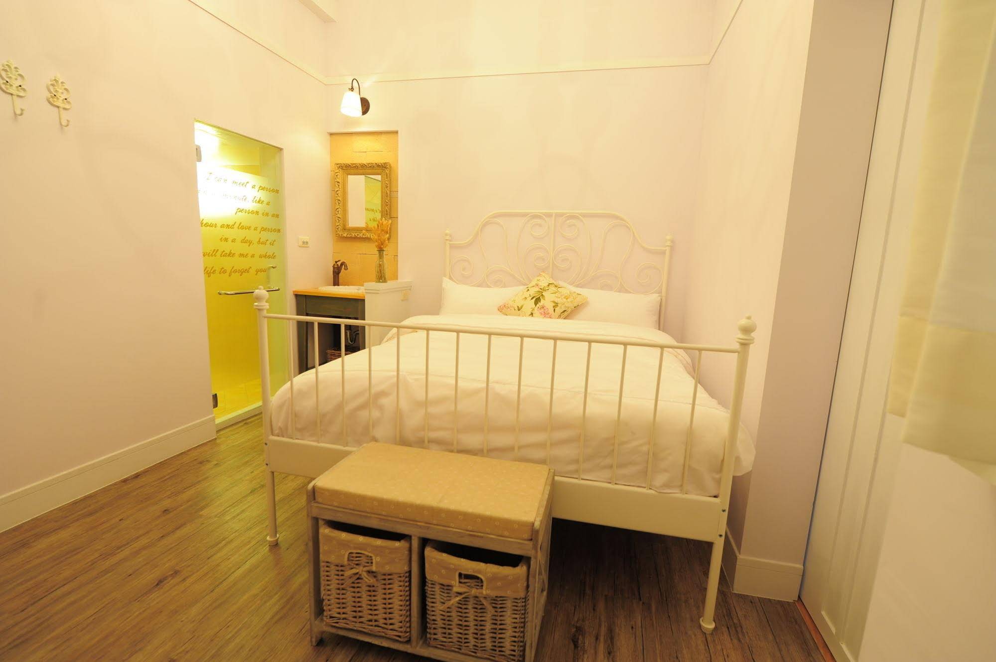 Antique's home