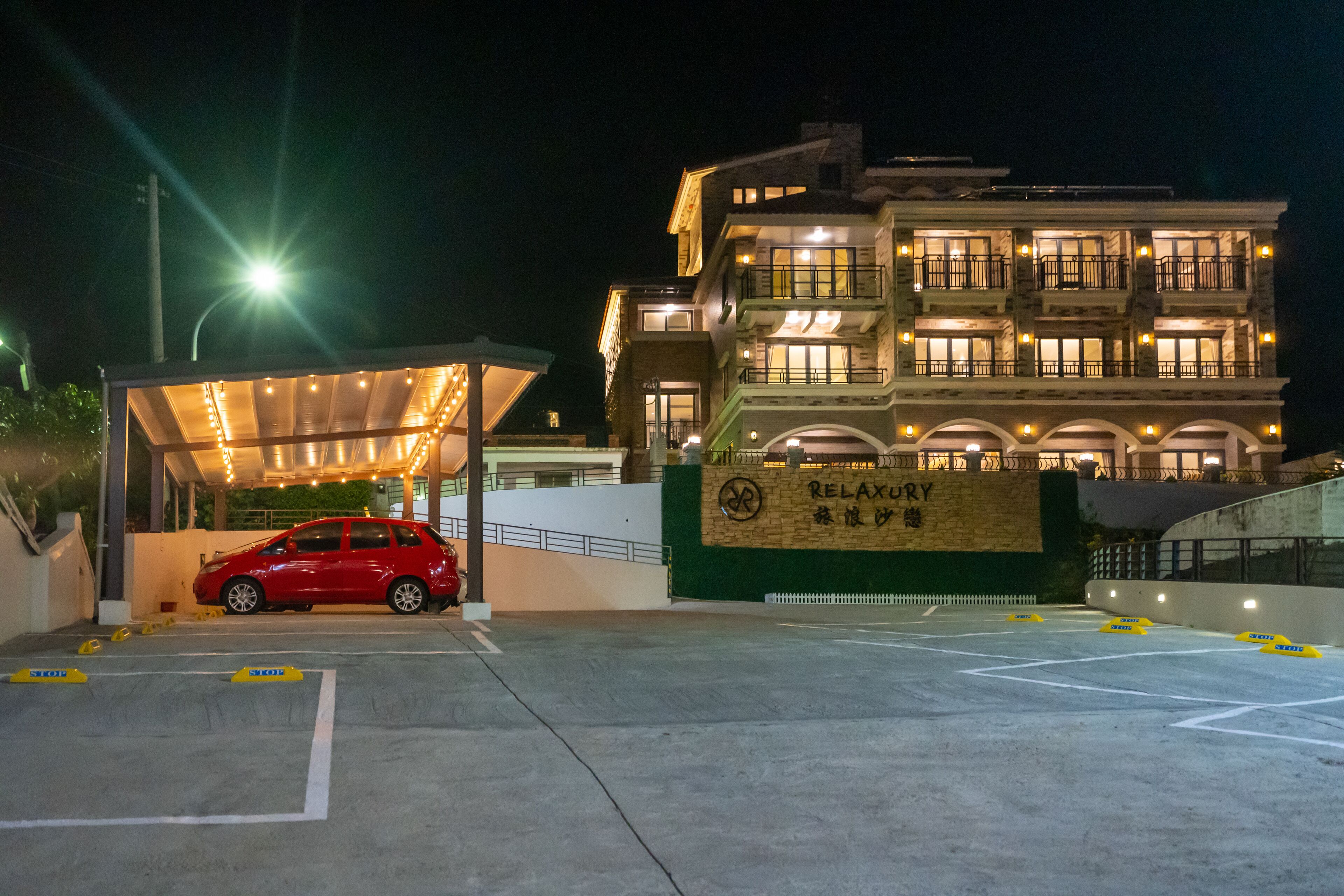 Relaxury Beach House