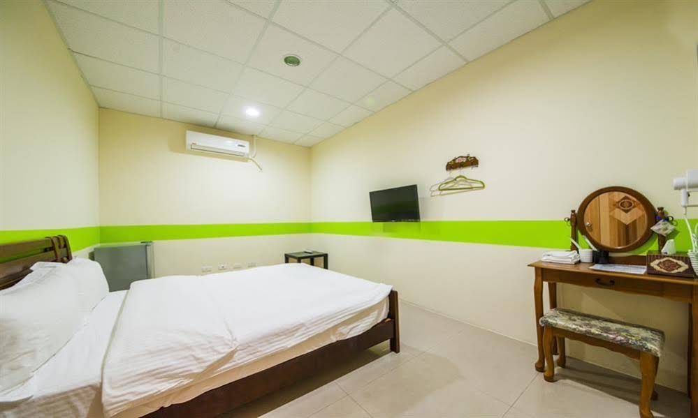 Hualien Train Station Backpackers Hostel