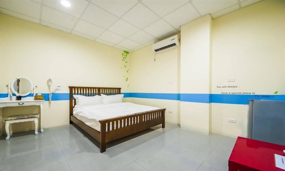 Hualien Train Station Backpackers Hostel
