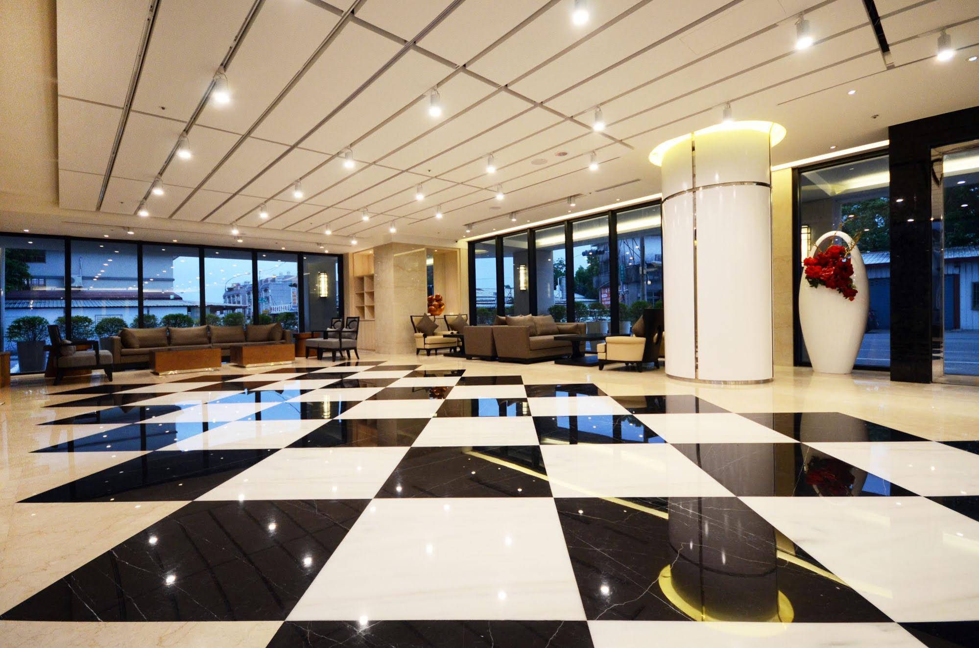 Shiny Ocean Hotel