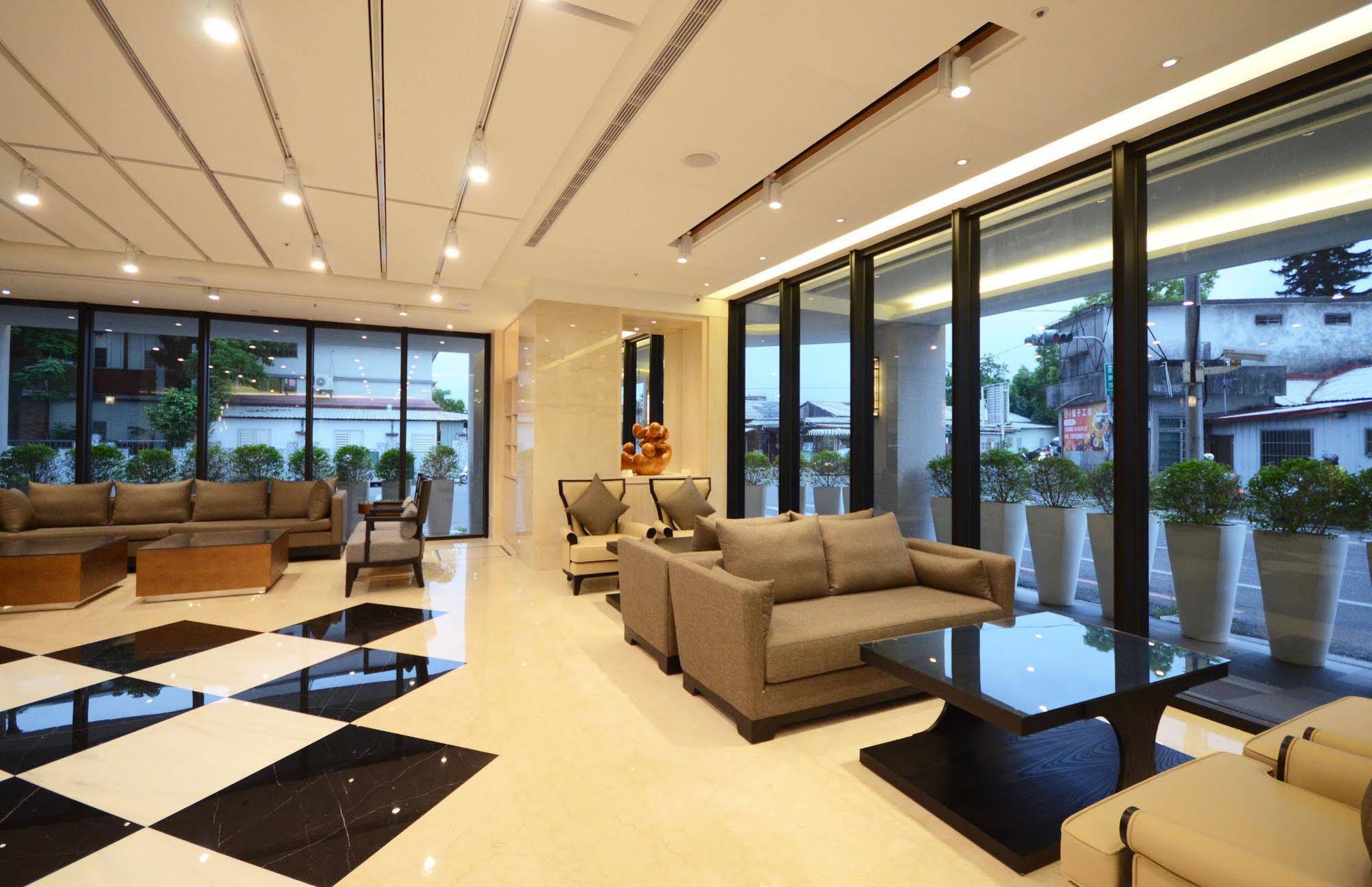 Shiny Ocean Hotel