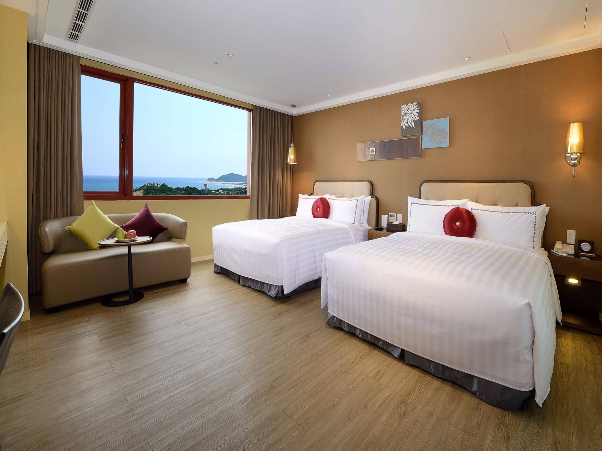 Shiny Ocean Hotel