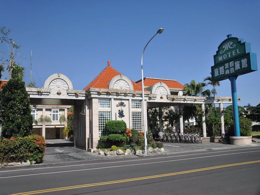 Travel Road Hotel