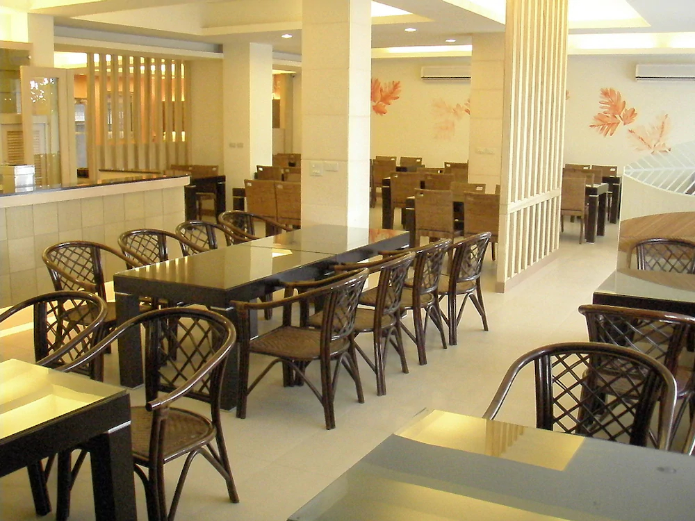 Travel Road Hotel