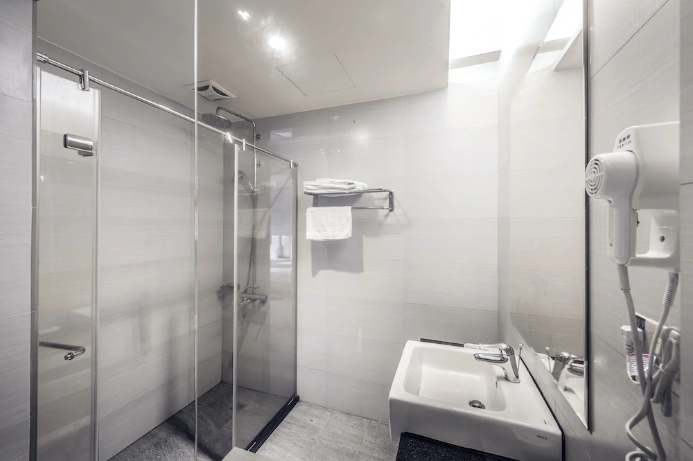 Travel Road Hotel