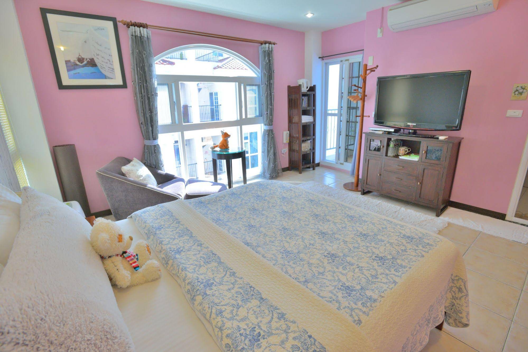 White Cotton Candy B&B