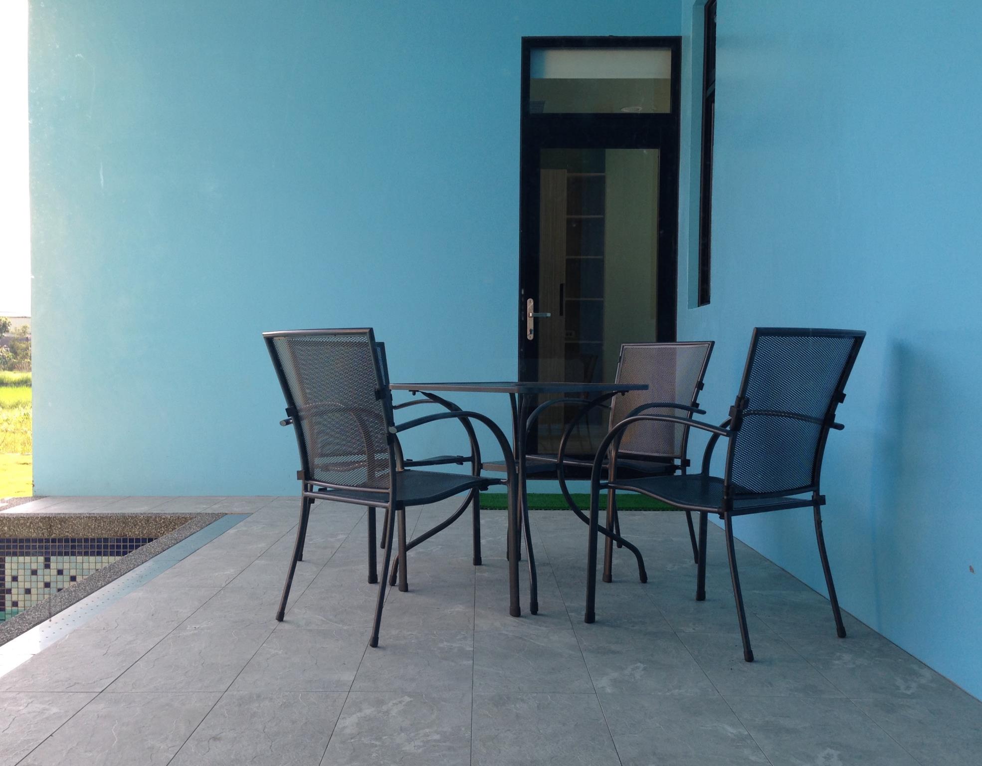 Color Hostel