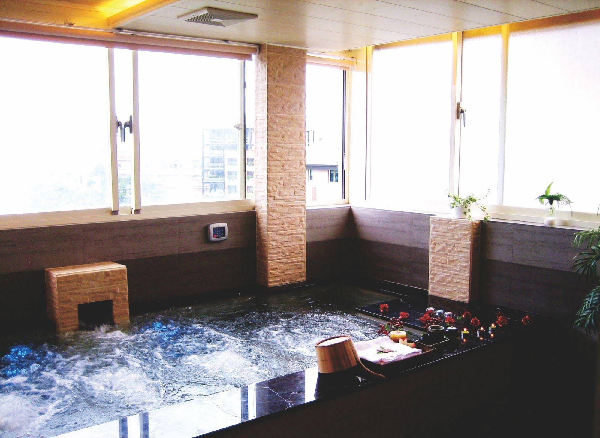 Host-On Exquisite Hotspring Hotel