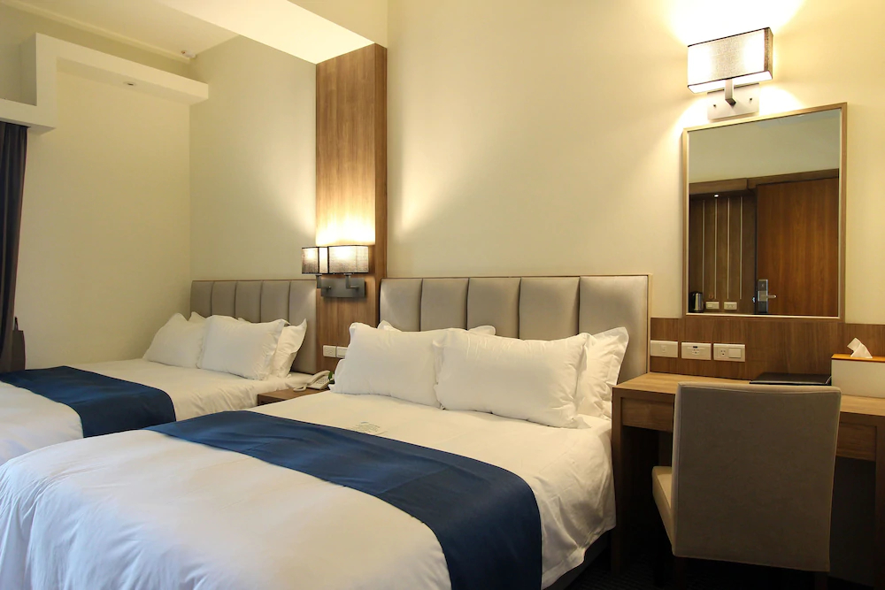 Celebrity 99 Hotel